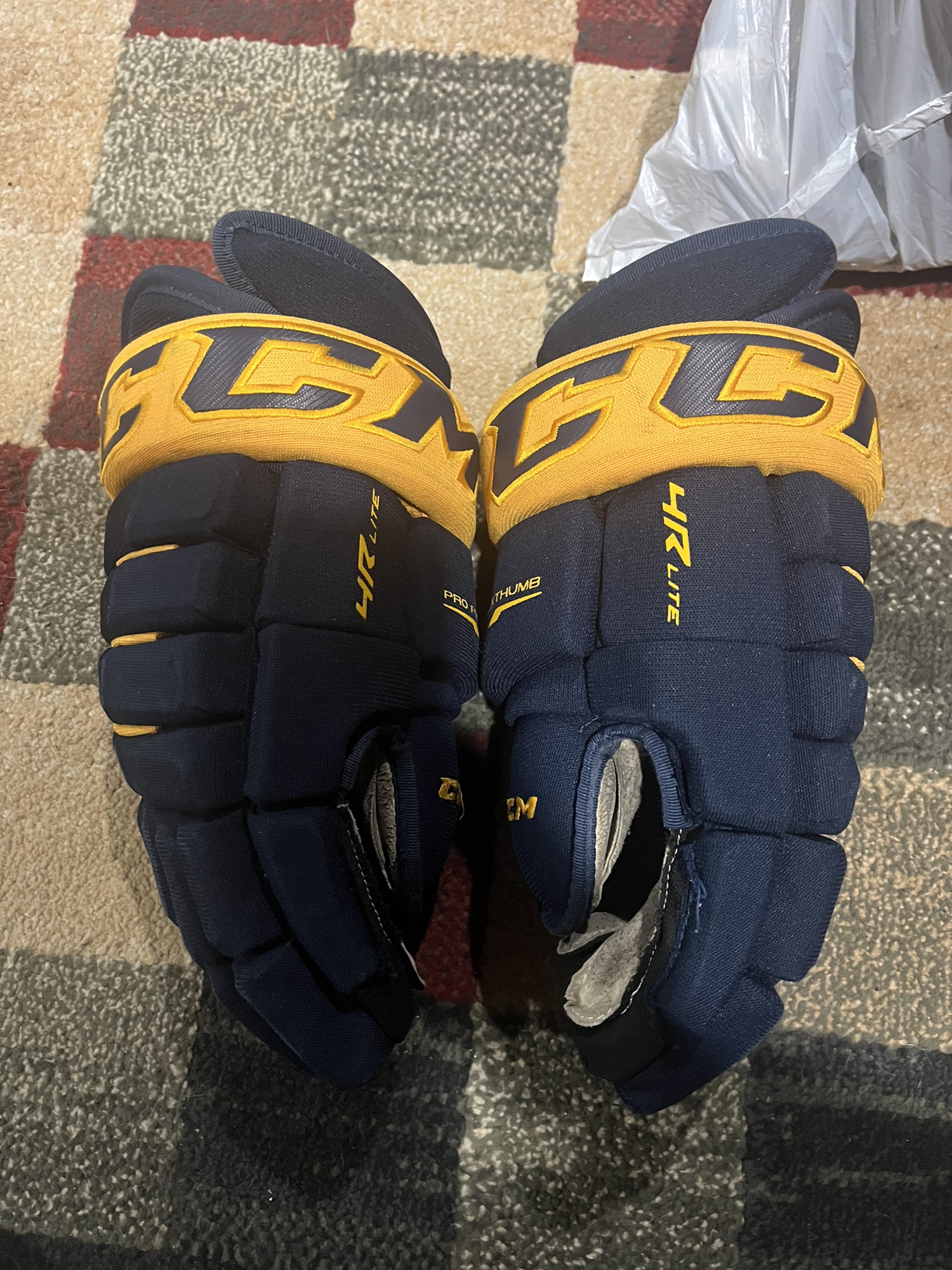 CCM 14" Tacks 4R Lite Gloves SidelineSwap