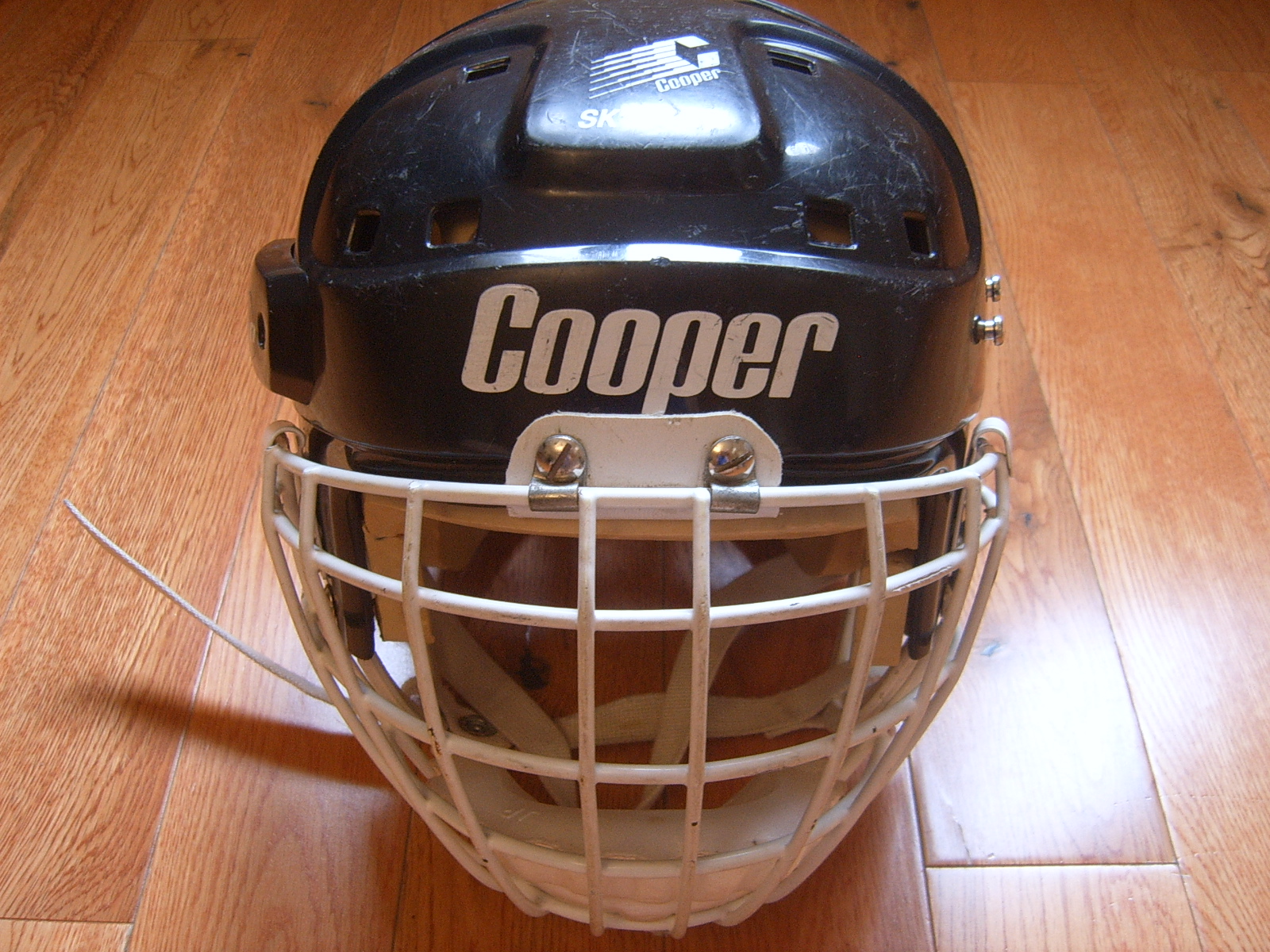 Hockey HelmetVintage Cooper SK2000 Hockey Helmet Medium CCM Bauer