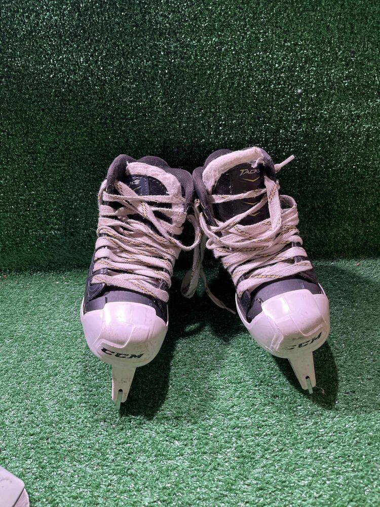 Ccm Tacks 4092 Hockey Goalie Skates Youth 13.5D Skate Size SidelineSwap