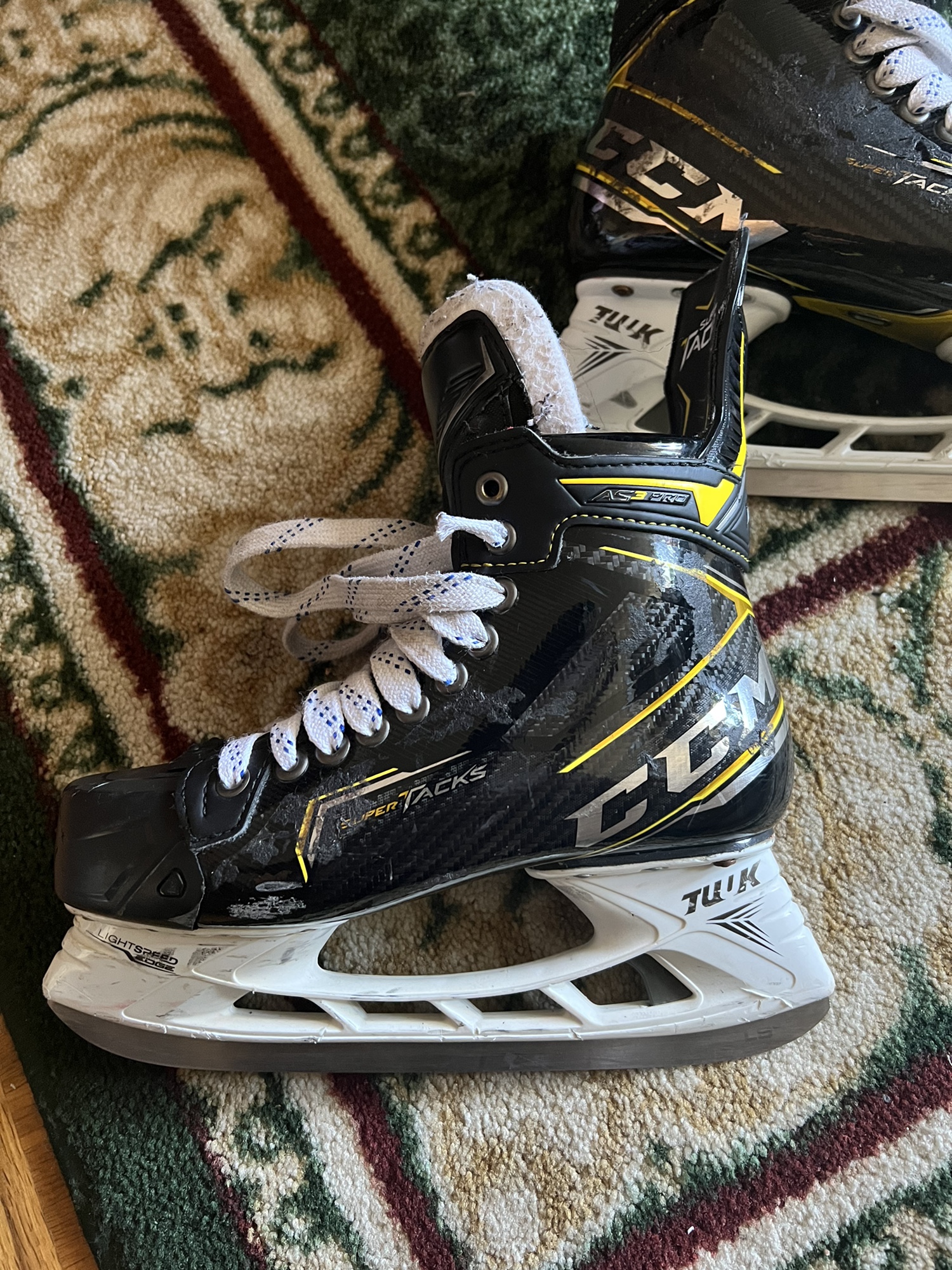 Used CCM Regular Width Size 7 Super Tacks AS3 Pro Hockey Skates