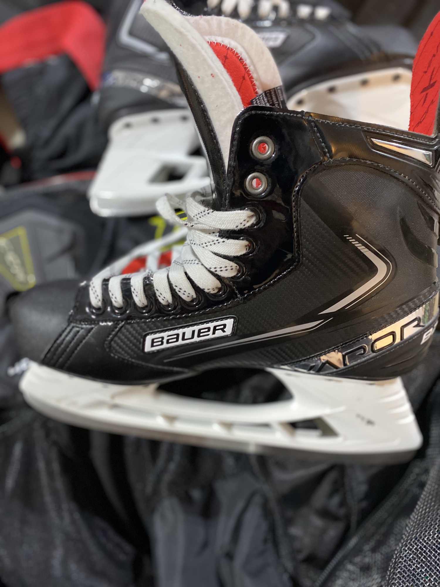 New Bauer Extra Wide Width Size 11 Vapor X Select Hockey Skates