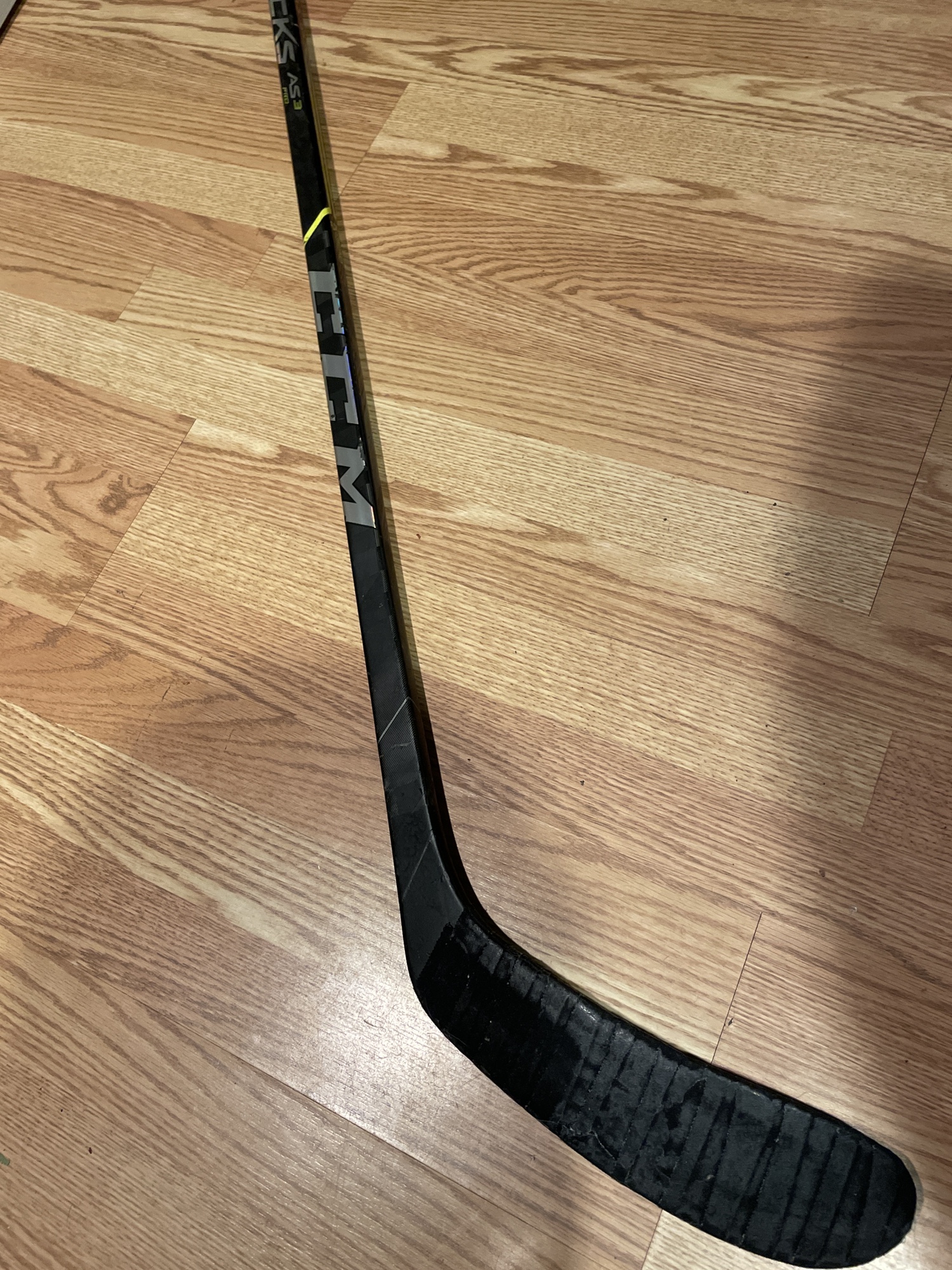 Intermediate Right Handed P28 Super Tacks AS3 Pro Hockey Stick