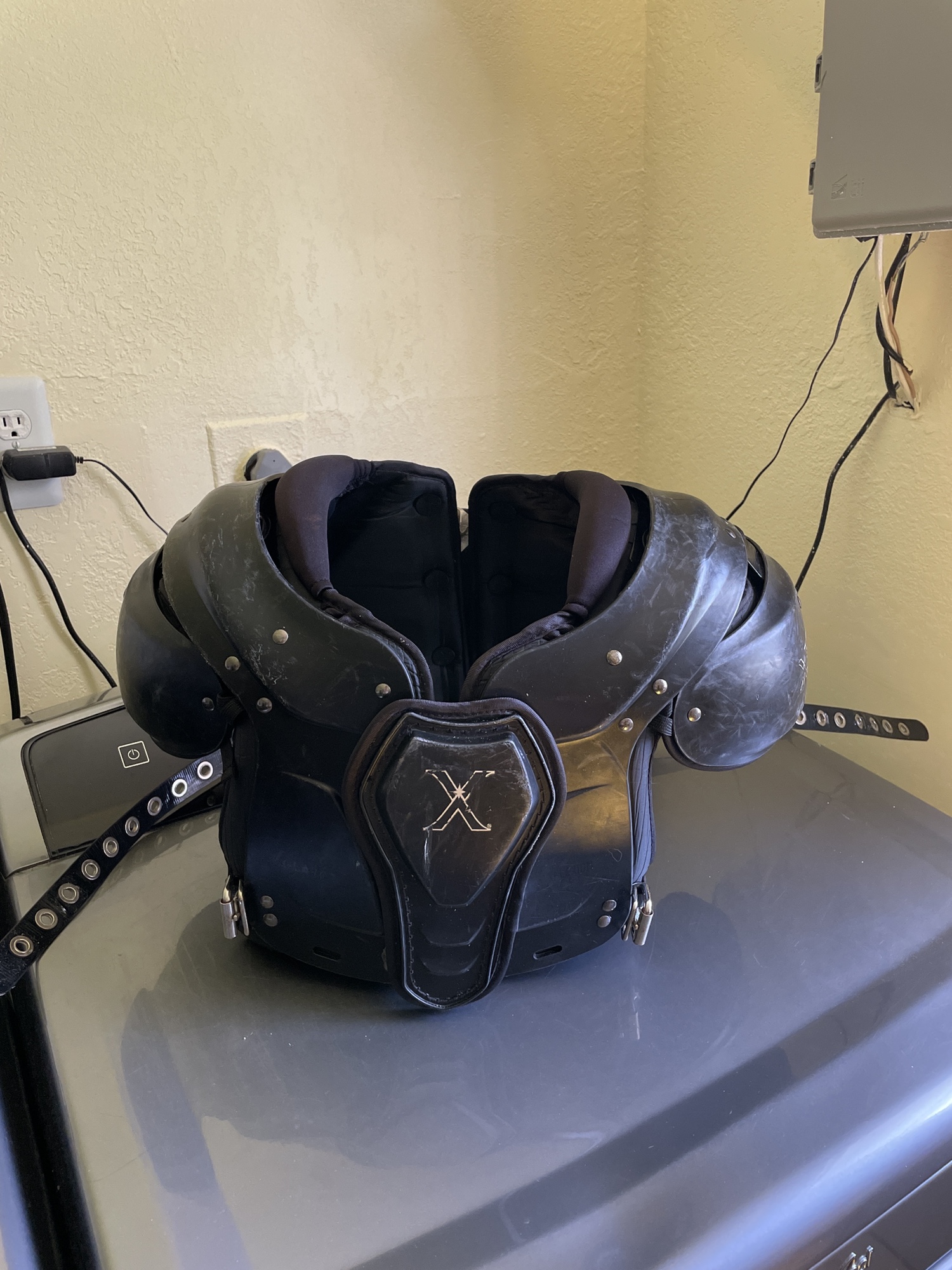 Adult Extra Large Xenith Fly Shoulder Pads SidelineSwap