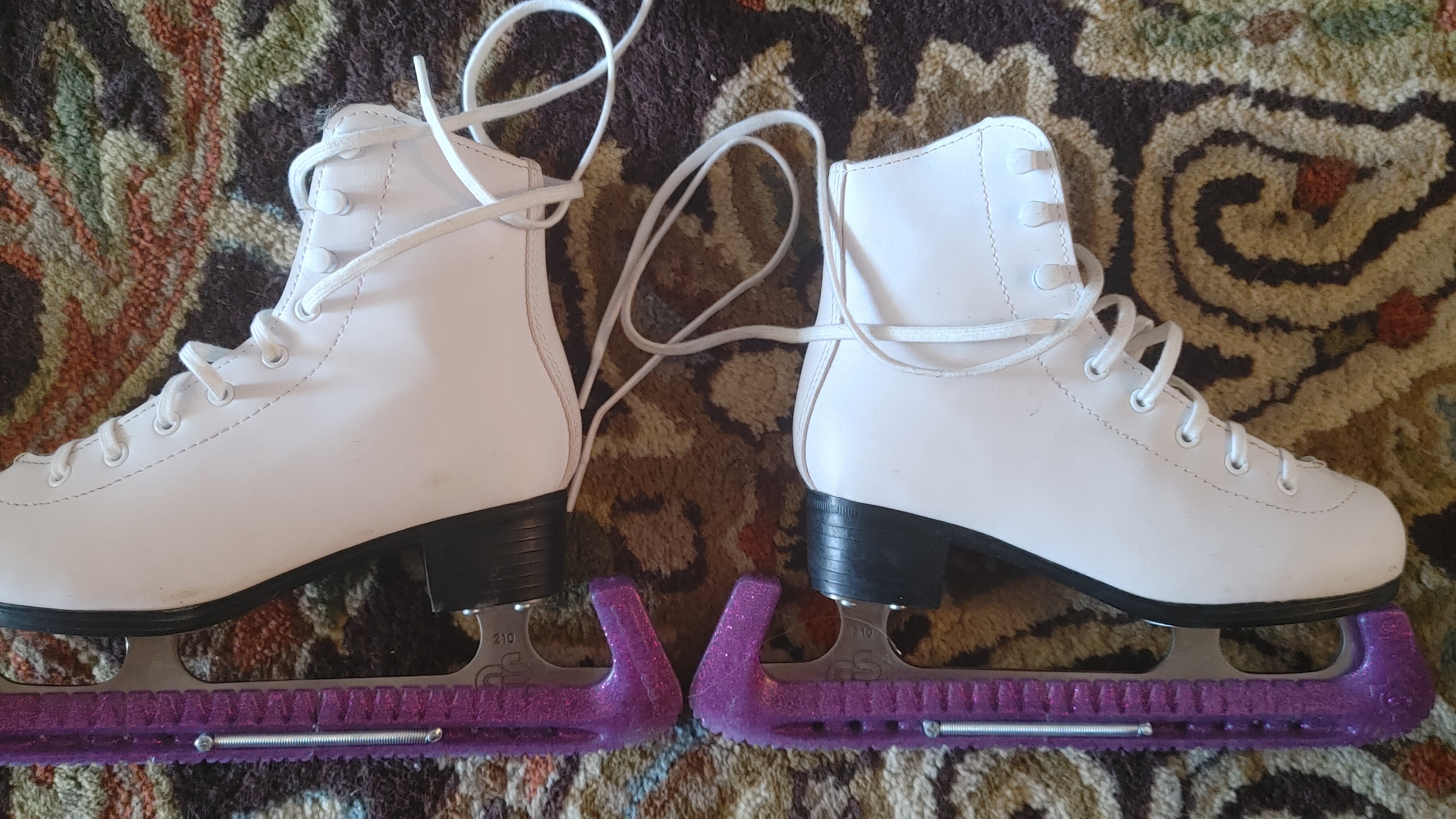Youth Ice Skates SidelineSwap