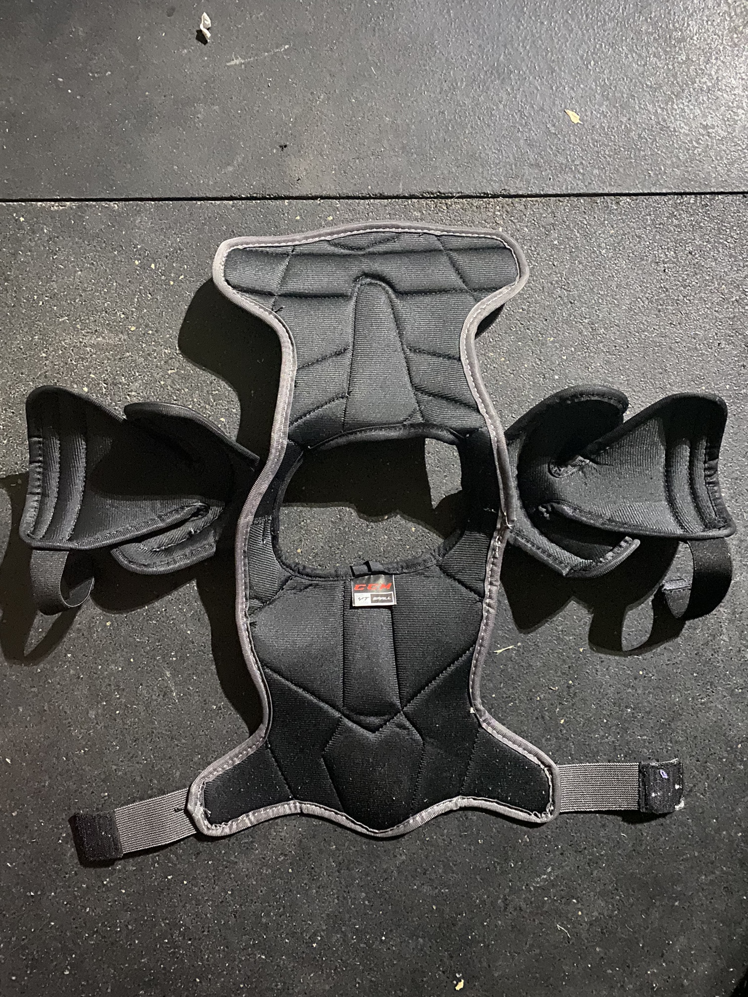 Youth Small CCM Shoulder Pads SidelineSwap