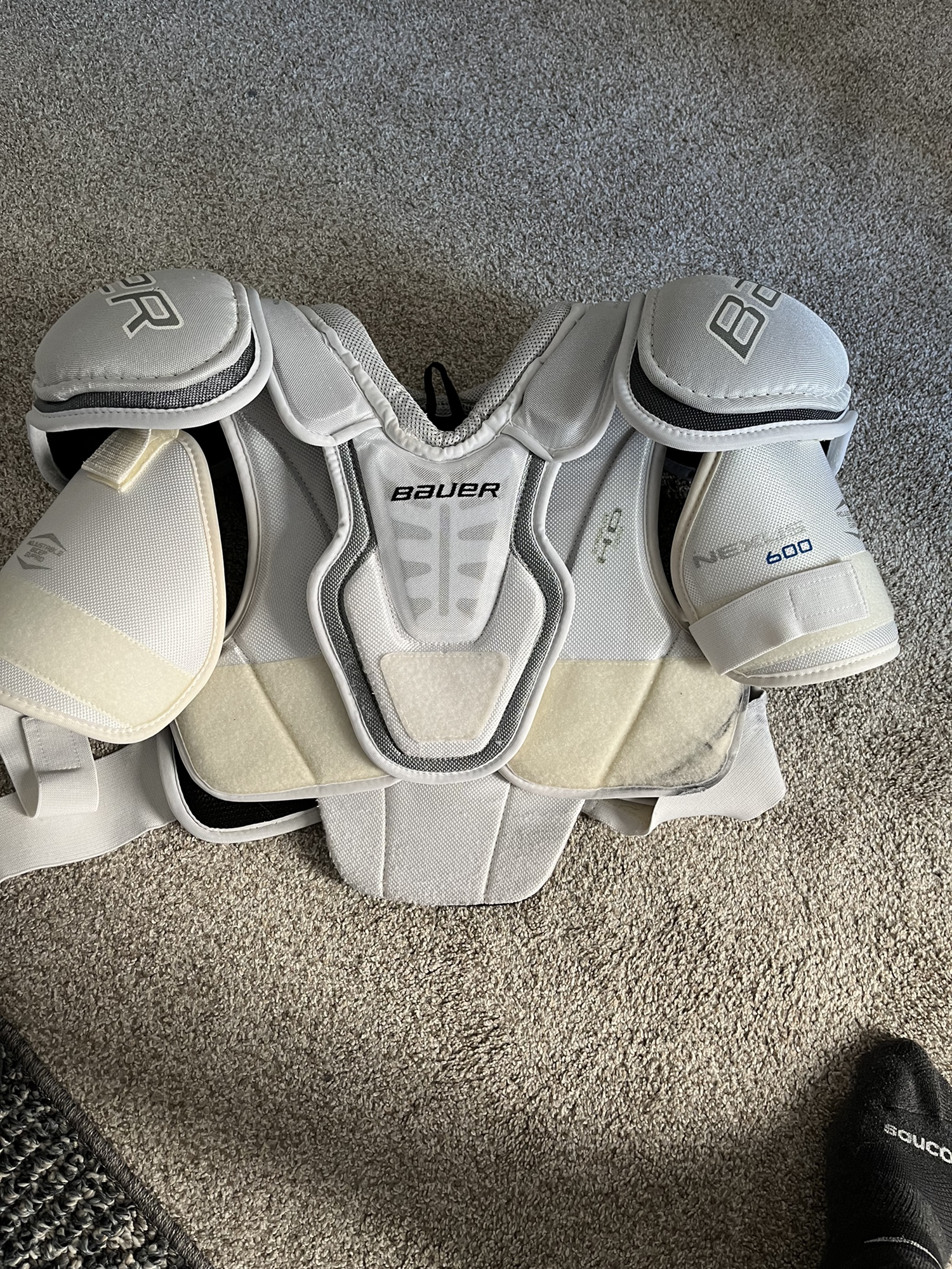 Senior Medium Bauer Nexus 600 Shoulder Pads SidelineSwap