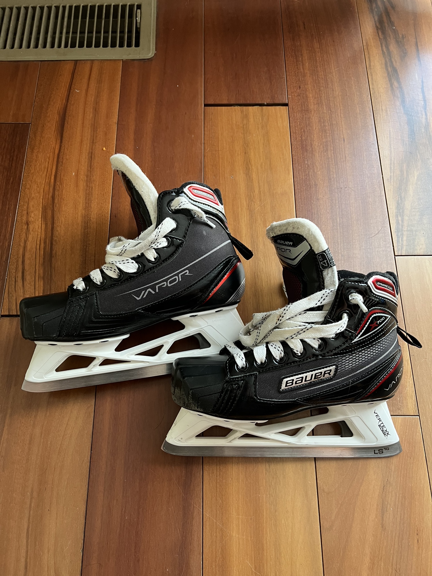 Used Bauer Extra Wide Width Size 4 Vapor X700 Hockey Goalie Skates