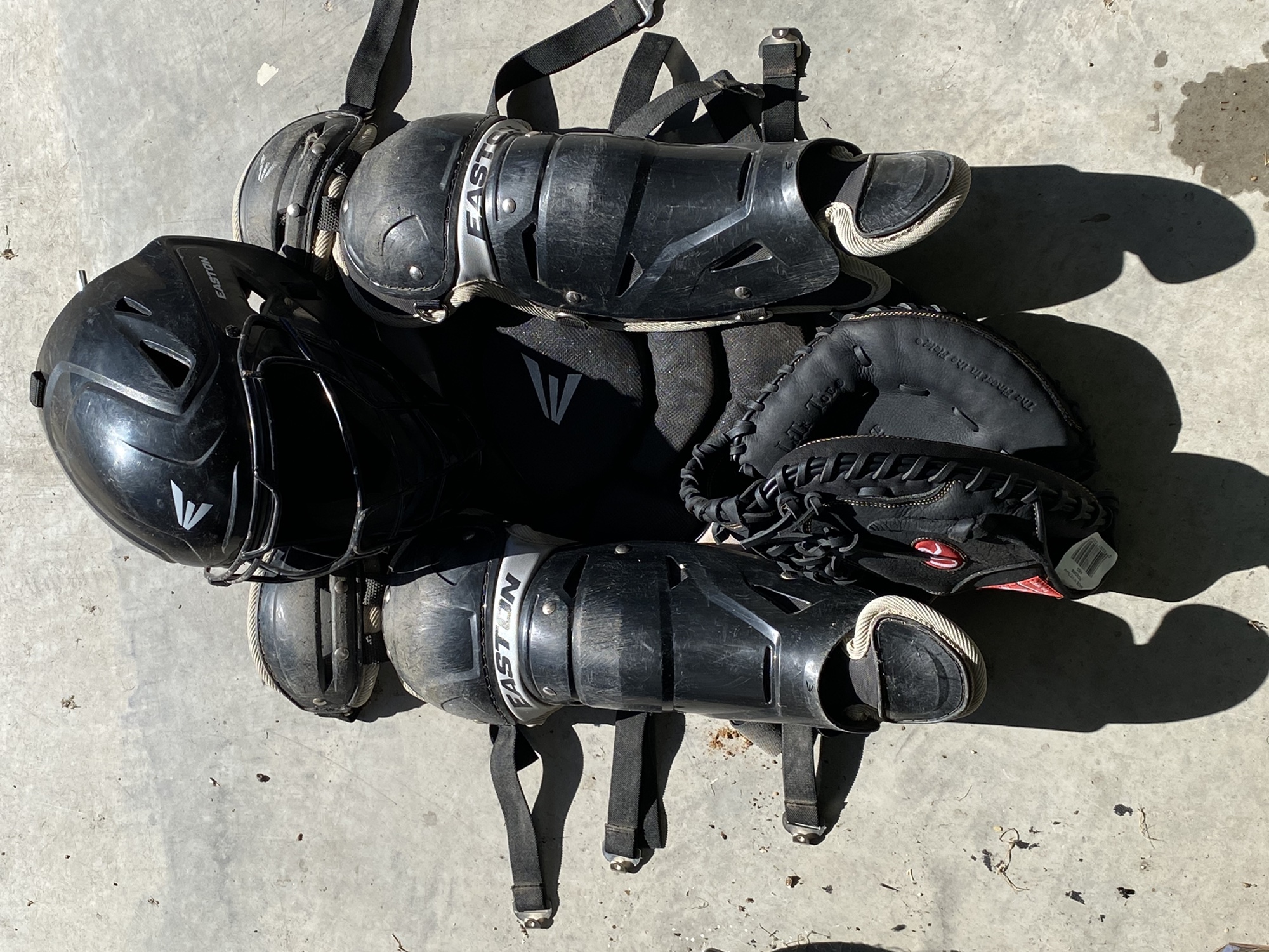 Easton Catchers set (910 year olds) With Catchers Glove SidelineSwap