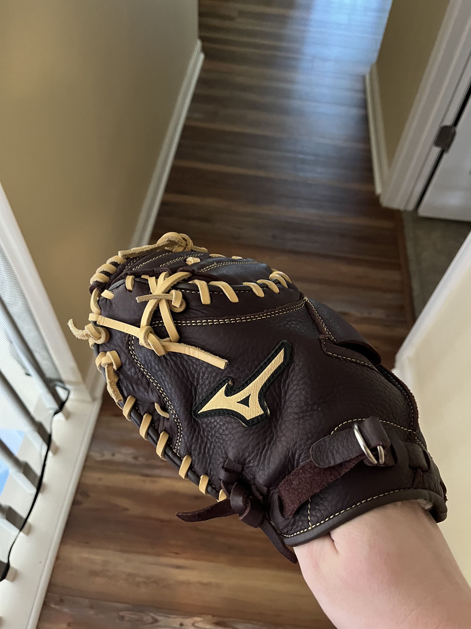Mizuno left handed throw catchers mitt SidelineSwap