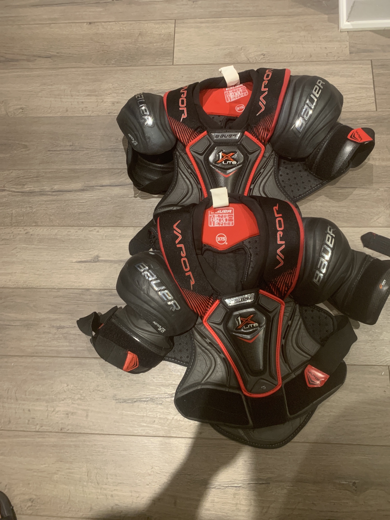 Senior Medium Bauer Vapor 1X Lite Shoulder Pads SidelineSwap