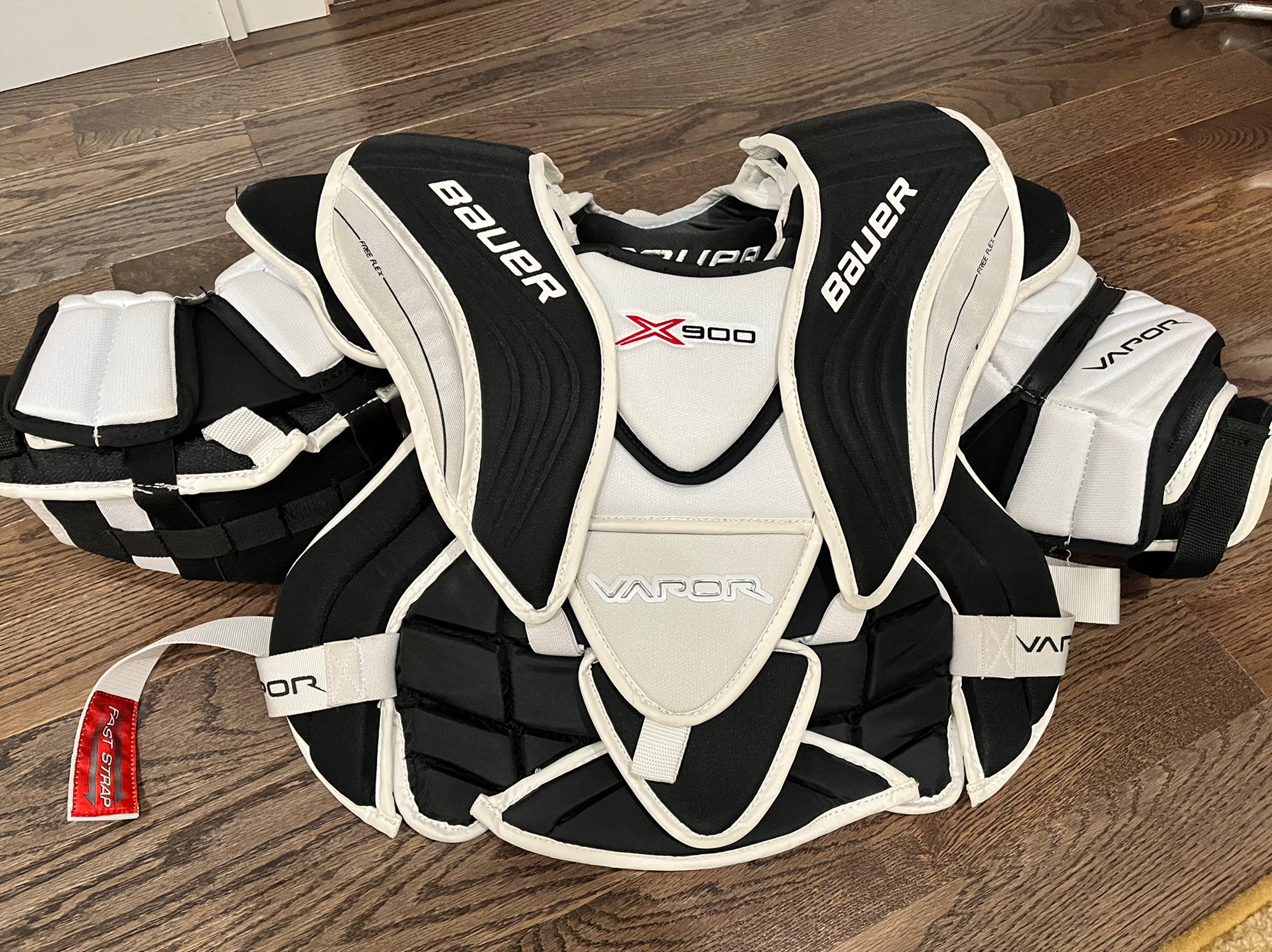 Used Small Bauer Vapor X900 Goalie Chest Protector SidelineSwap