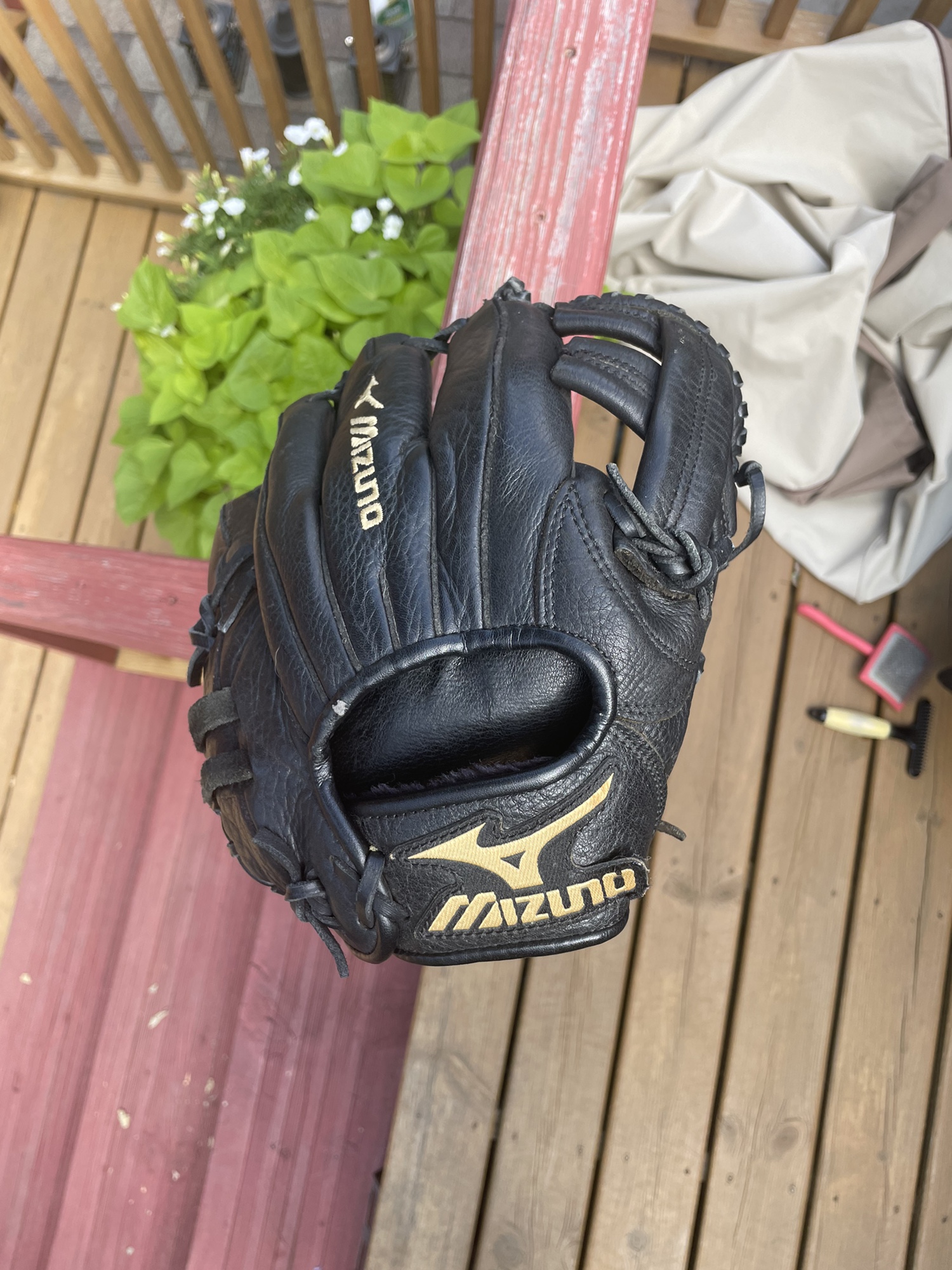 Infield 9" Gxt 2A Training Baseball Glove SidelineSwap