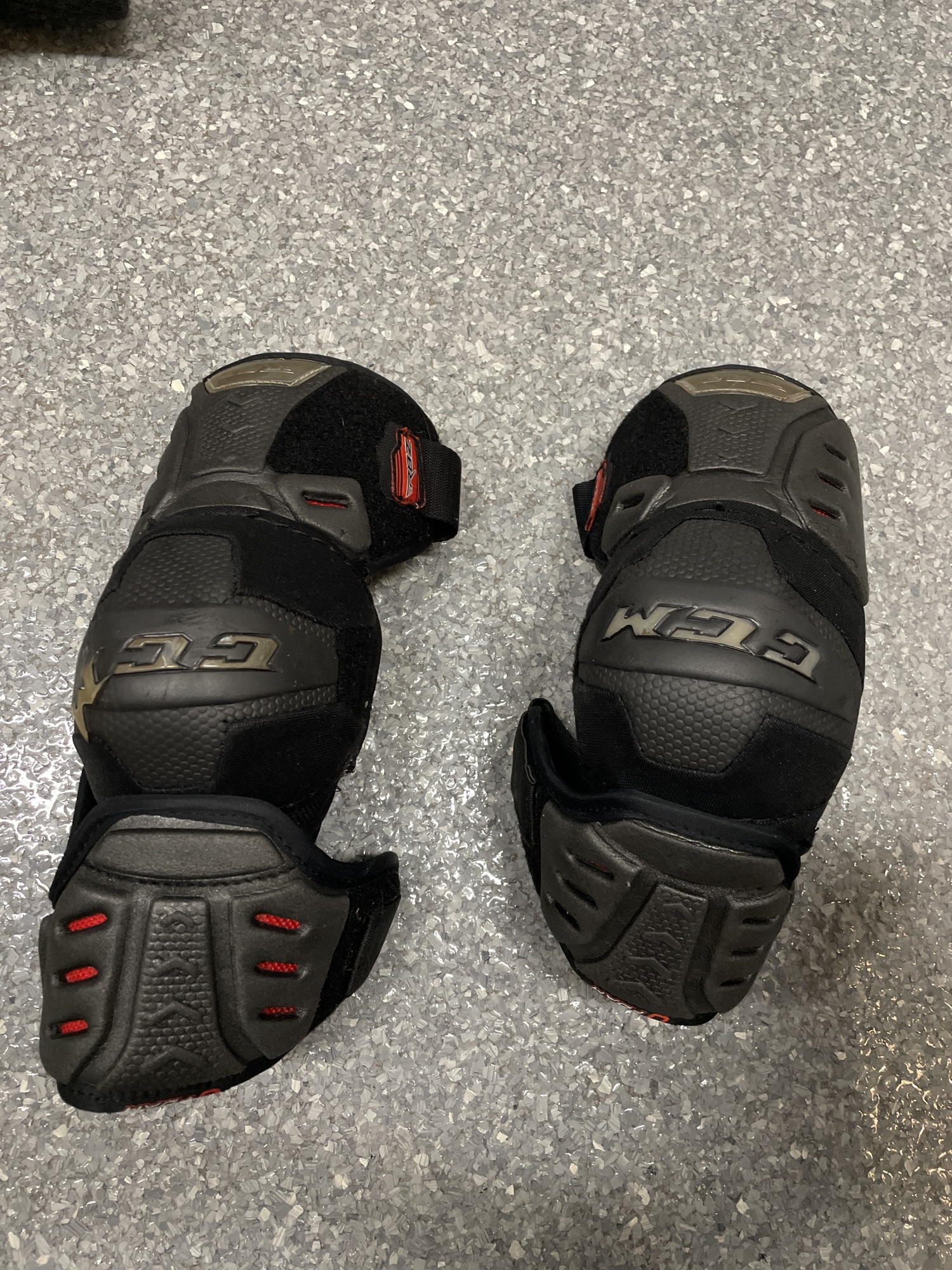 CCM RBZ Elbow Pads Large SidelineSwap