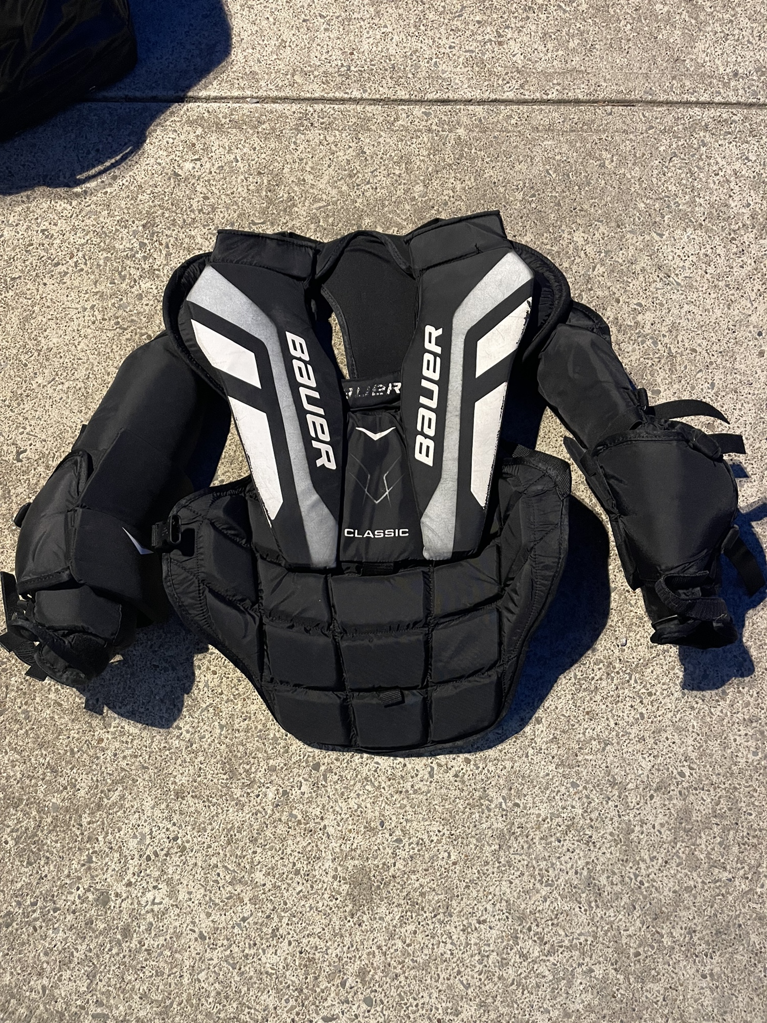 Used Large Bauer Classic Goalie Chest Protector SidelineSwap