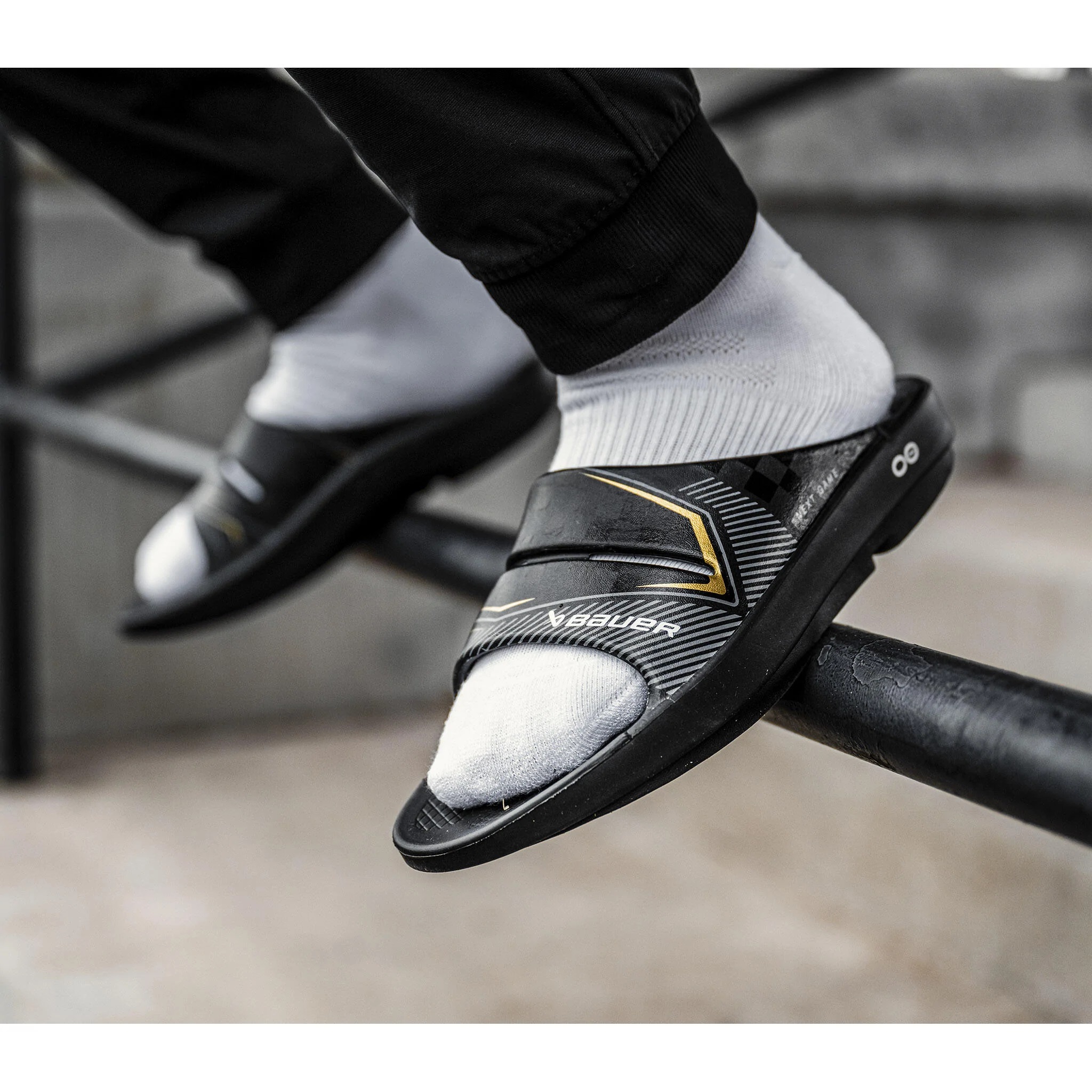 New Bauer OOFOS Sport Recovery Slides SidelineSwap