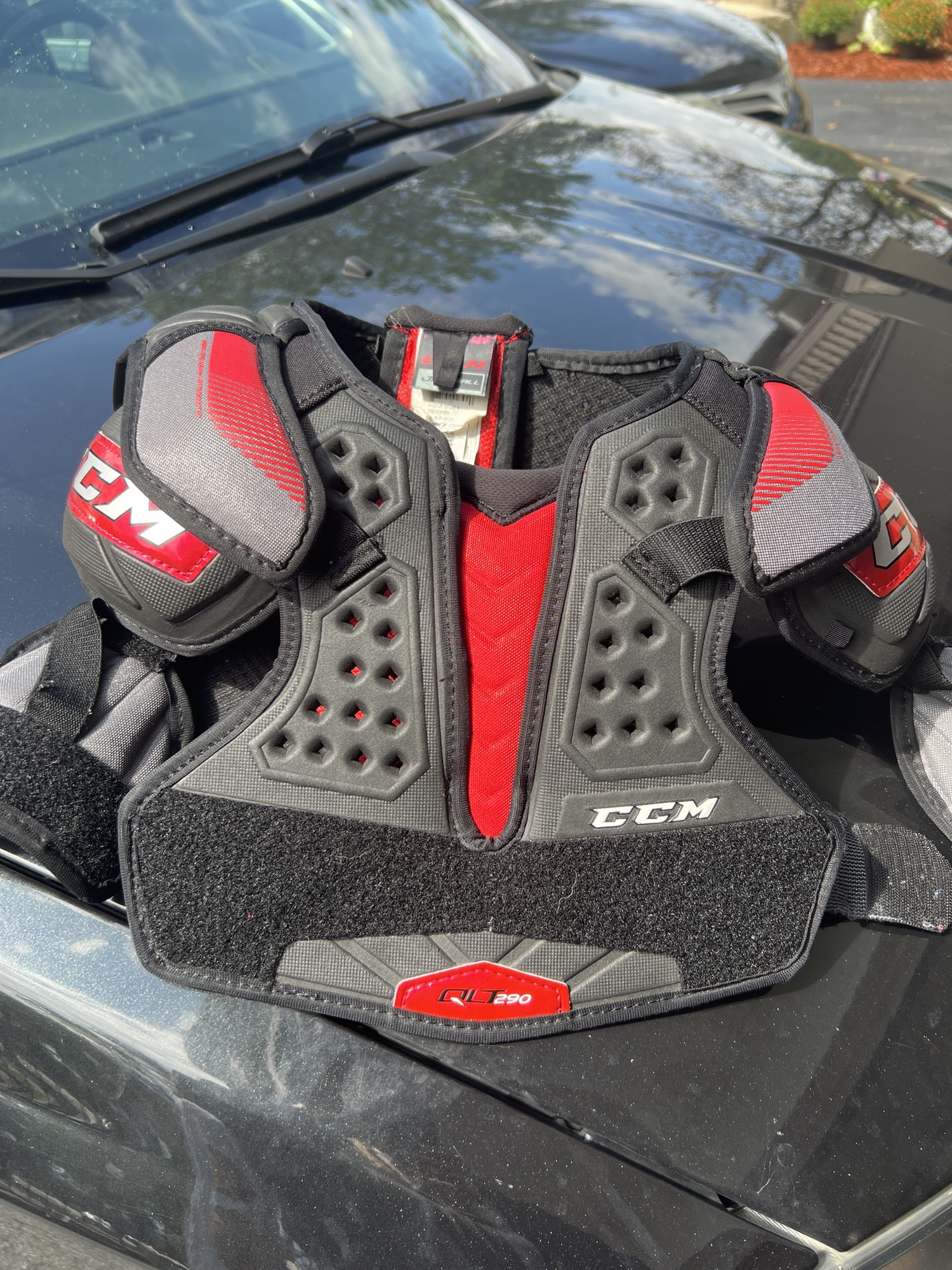 Used Small CCM QuickLite 290 Shoulder Pads SidelineSwap