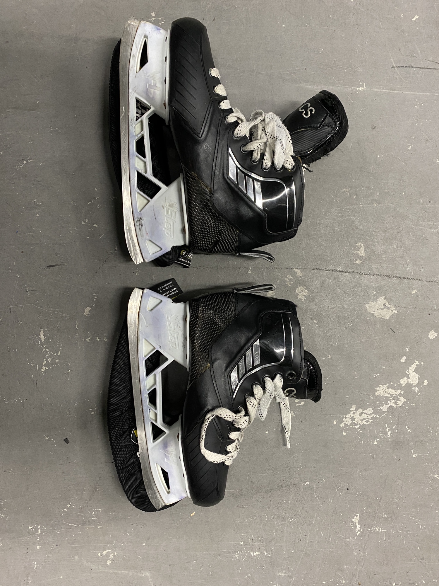 VH / True Regular Width Pro Stock Size 8 2 Piece Hockey Goalie Skates