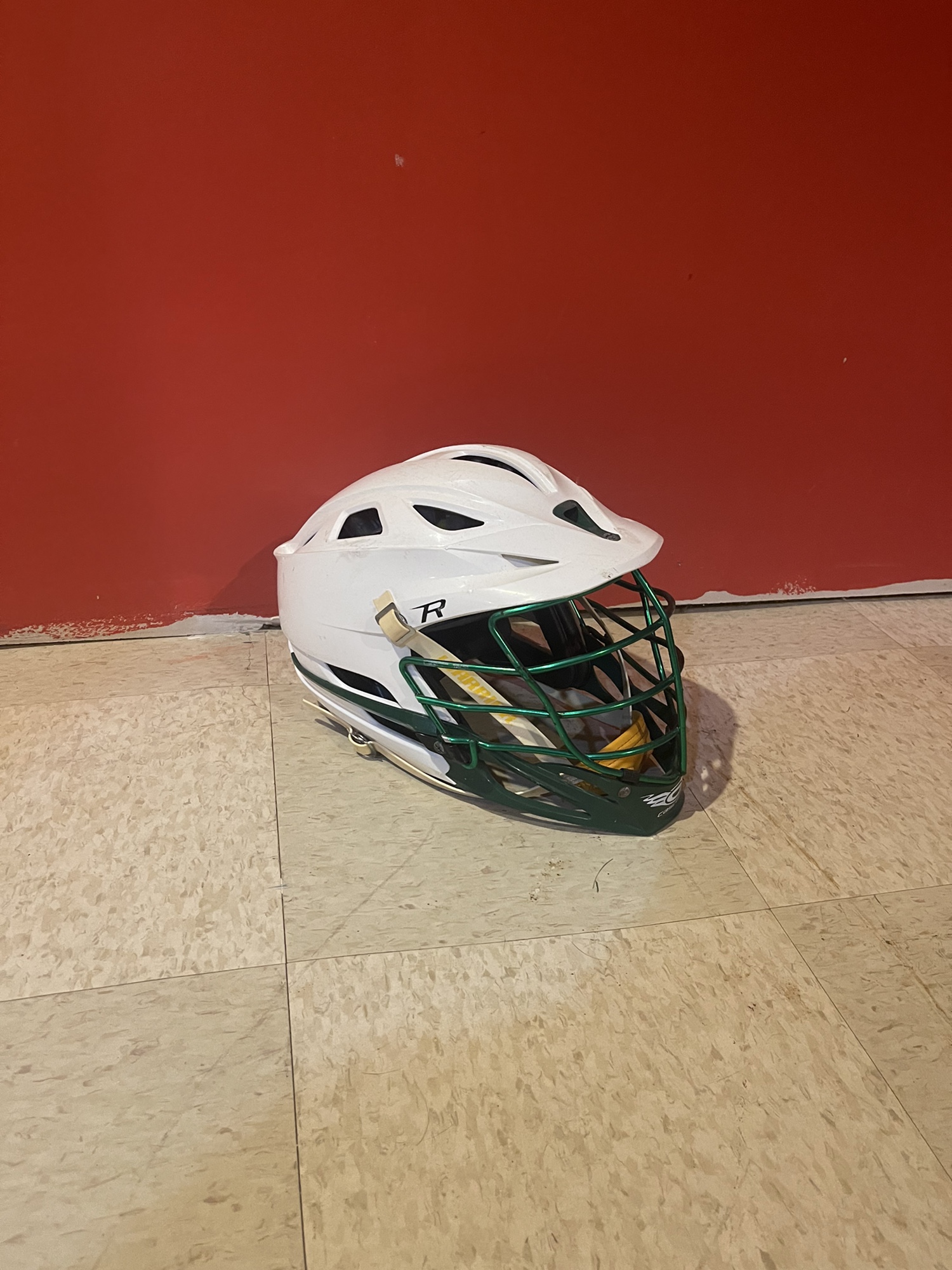 Player's Cascade R Helmet SidelineSwap