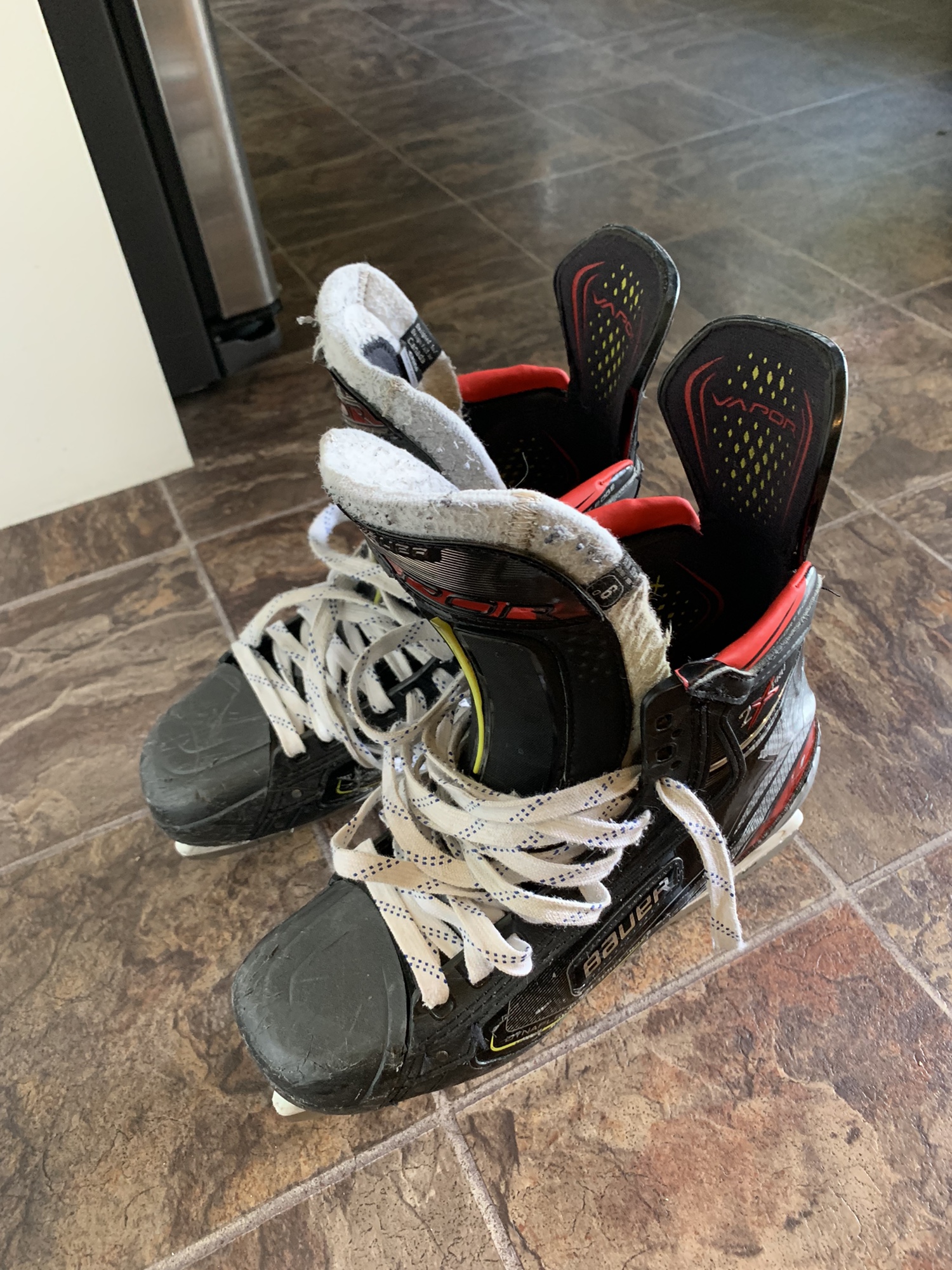 Senior Bauer Regular Width Size 9 Vapor 2X Pro Hockey Skates SidelineSwap