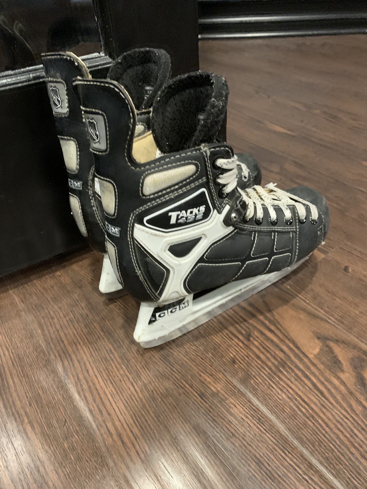 Used CCM Size 4D Tacks 492 Hockey Skates SidelineSwap