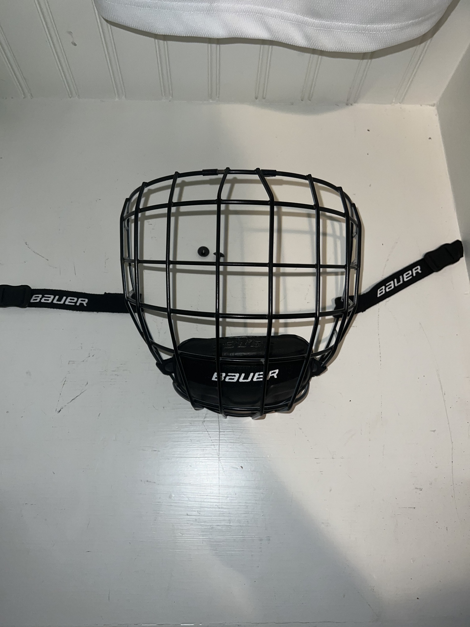 Used Large Oreo Bauer Full Cage Profile II Facemask SidelineSwap