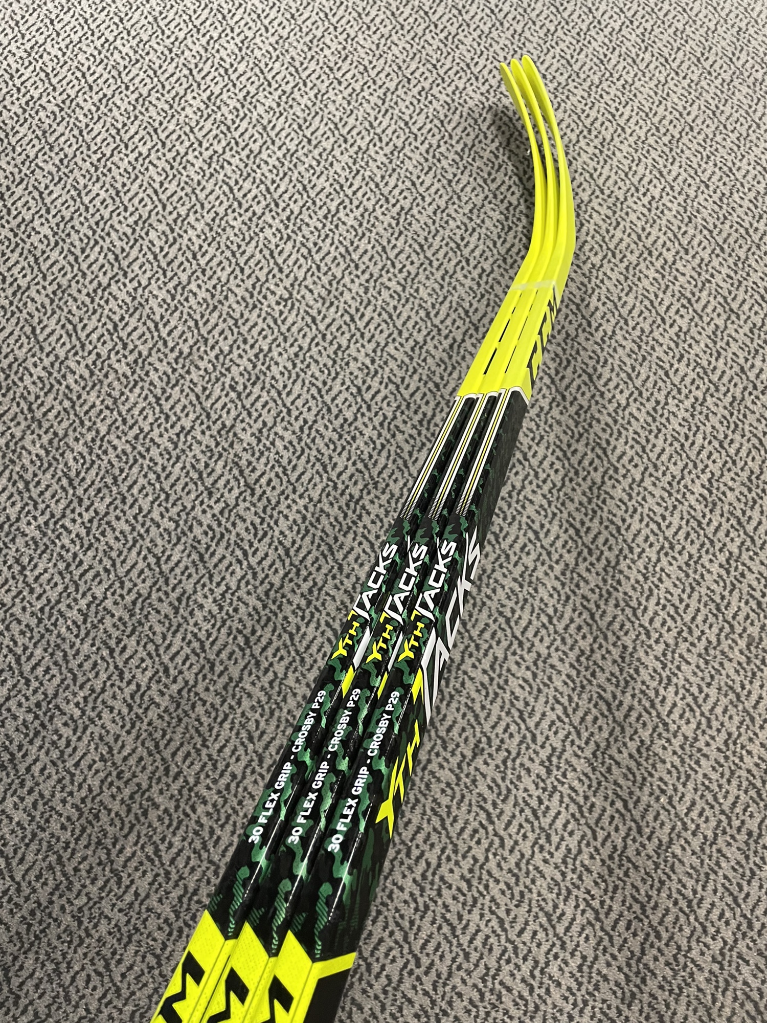 CCM 3Pack Youth Tacks 30 flex P29 curve right hand sticks SidelineSwap