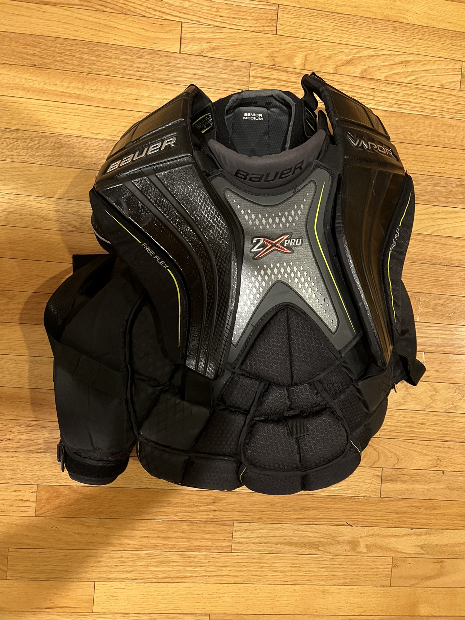 Used Medium Bauer Vapor 2X Pro Goalie Chest Protector SidelineSwap