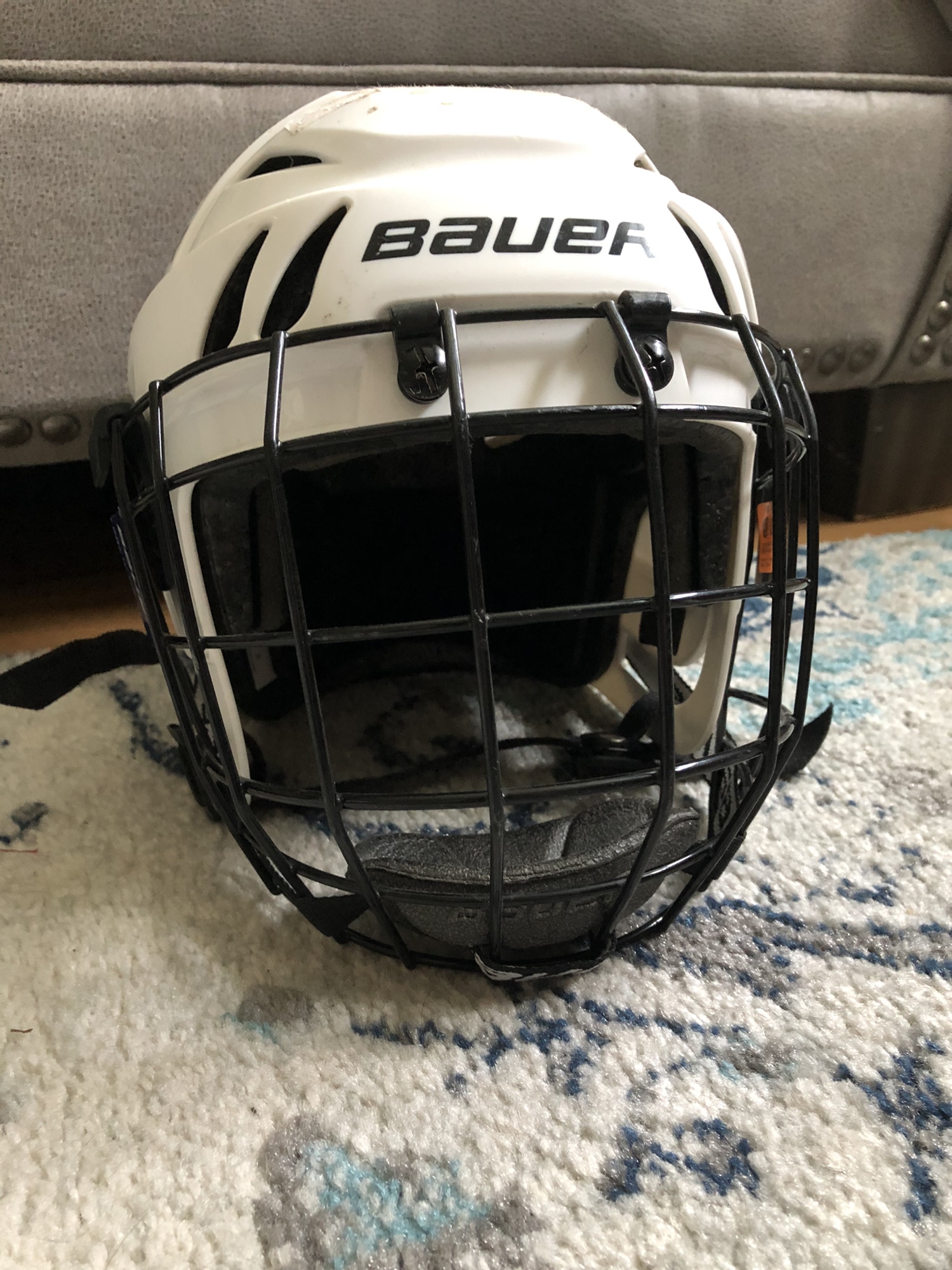 Medium Bauer M10 Hockey Helmet M 66.5” with Cage SidelineSwap
