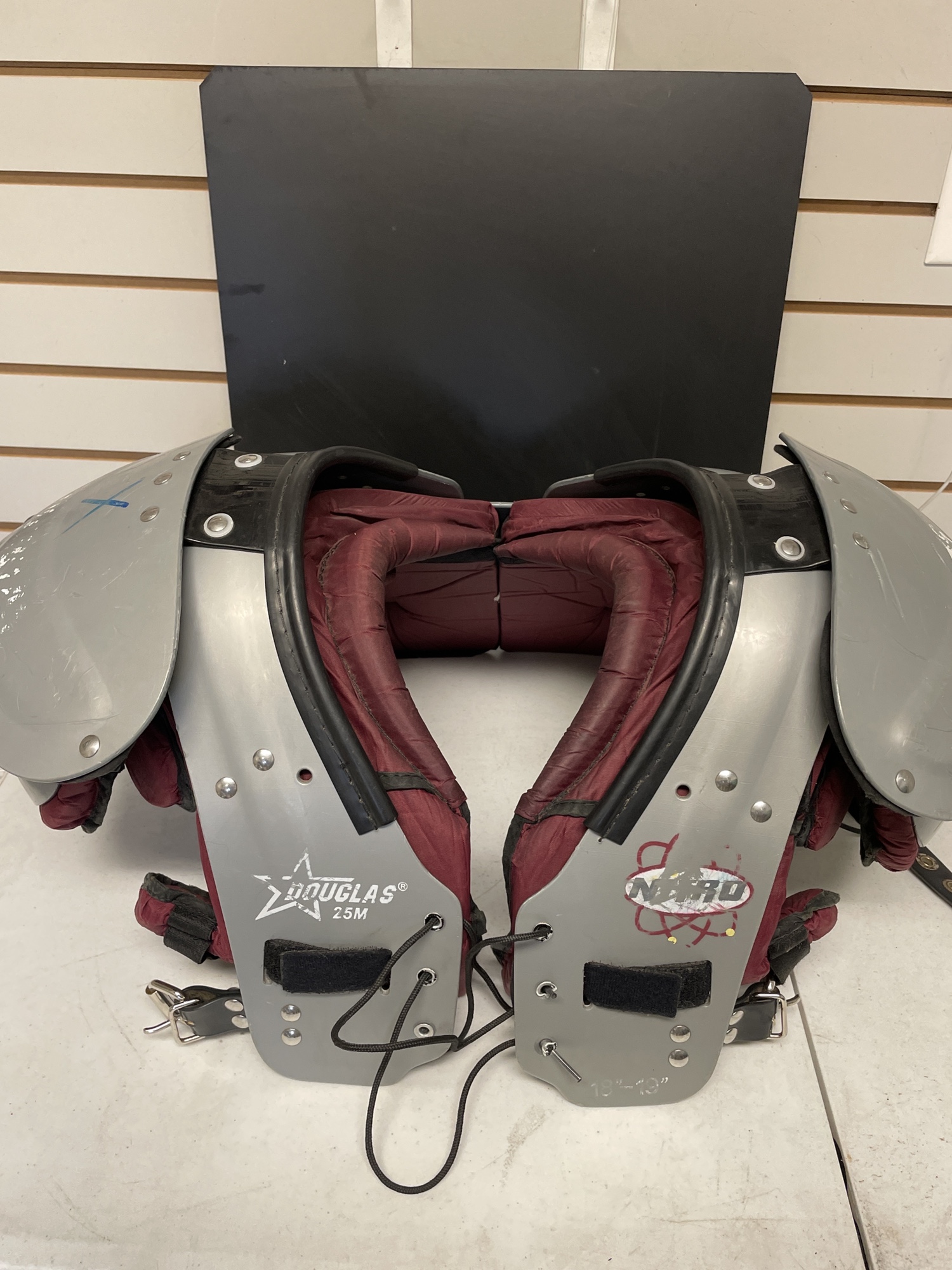 Adult Medium Douglas Shoulder Pads SidelineSwap