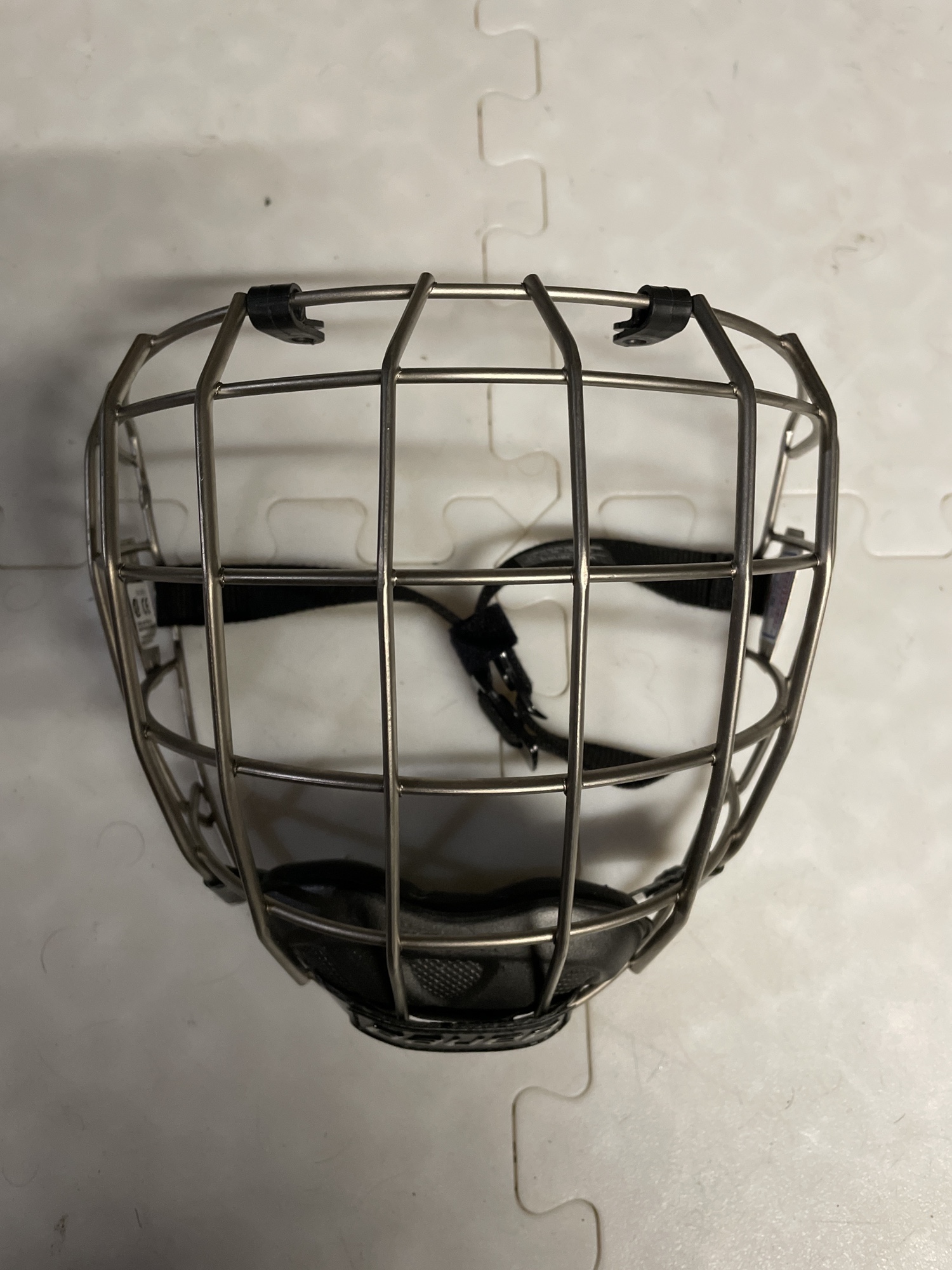 New Medium Bauer ReAkt Titanium Oval Cage SidelineSwap