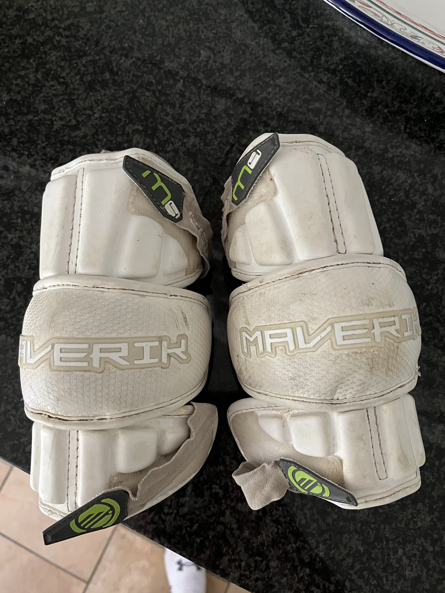 Used Medium Maverik M4 Arm Pads SidelineSwap