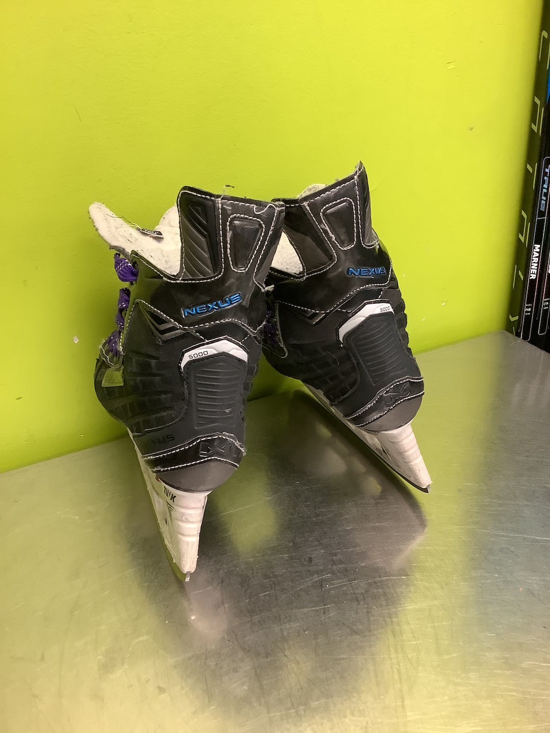 Used Bauer Nexus 5000 Junior 01 Ice Hockey Skates SidelineSwap