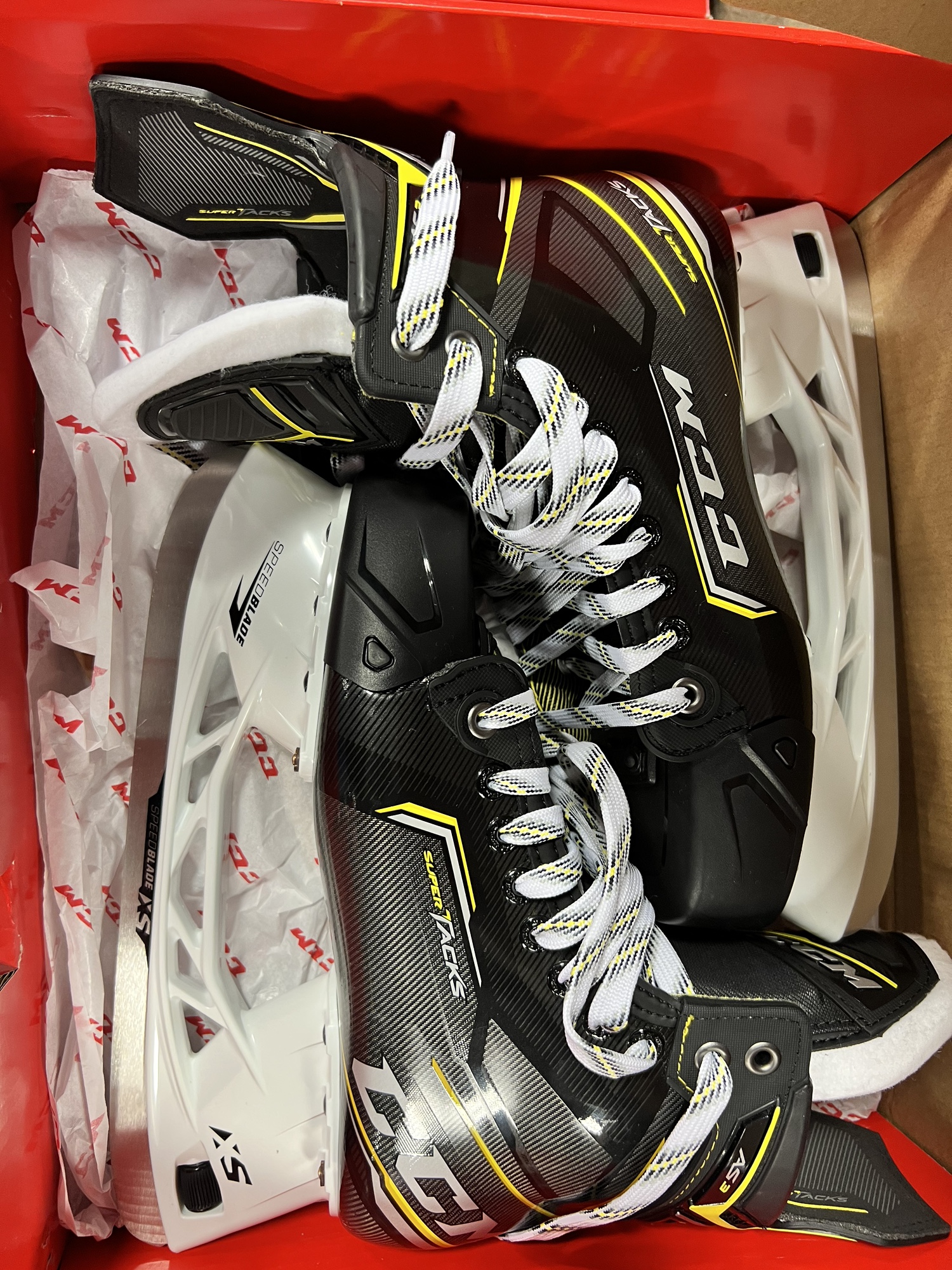 New CCM Regular Width Size 8.5 Super Tacks AS3 Hockey Skates SidelineSwap
