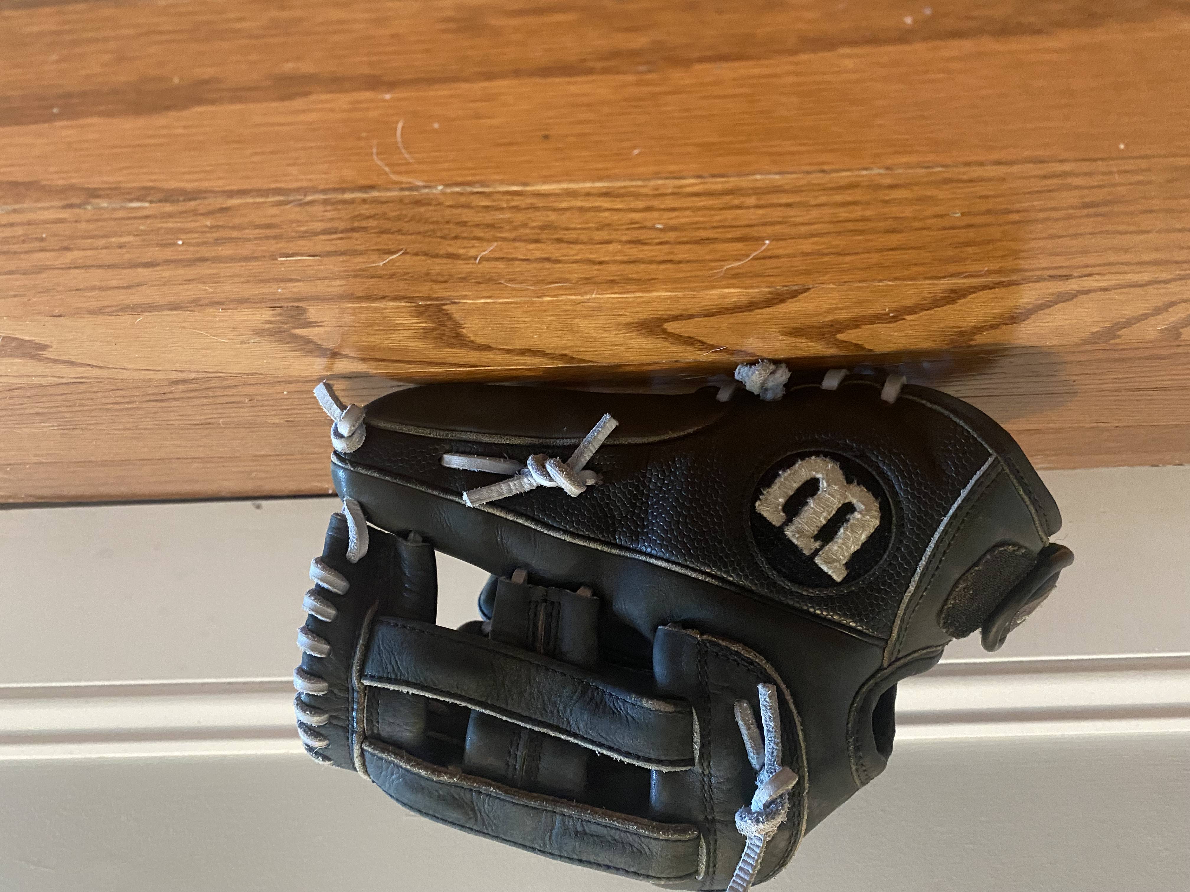 Used Wilson A2000 Superskin Right Hand Throw Infield Wrist Velcro