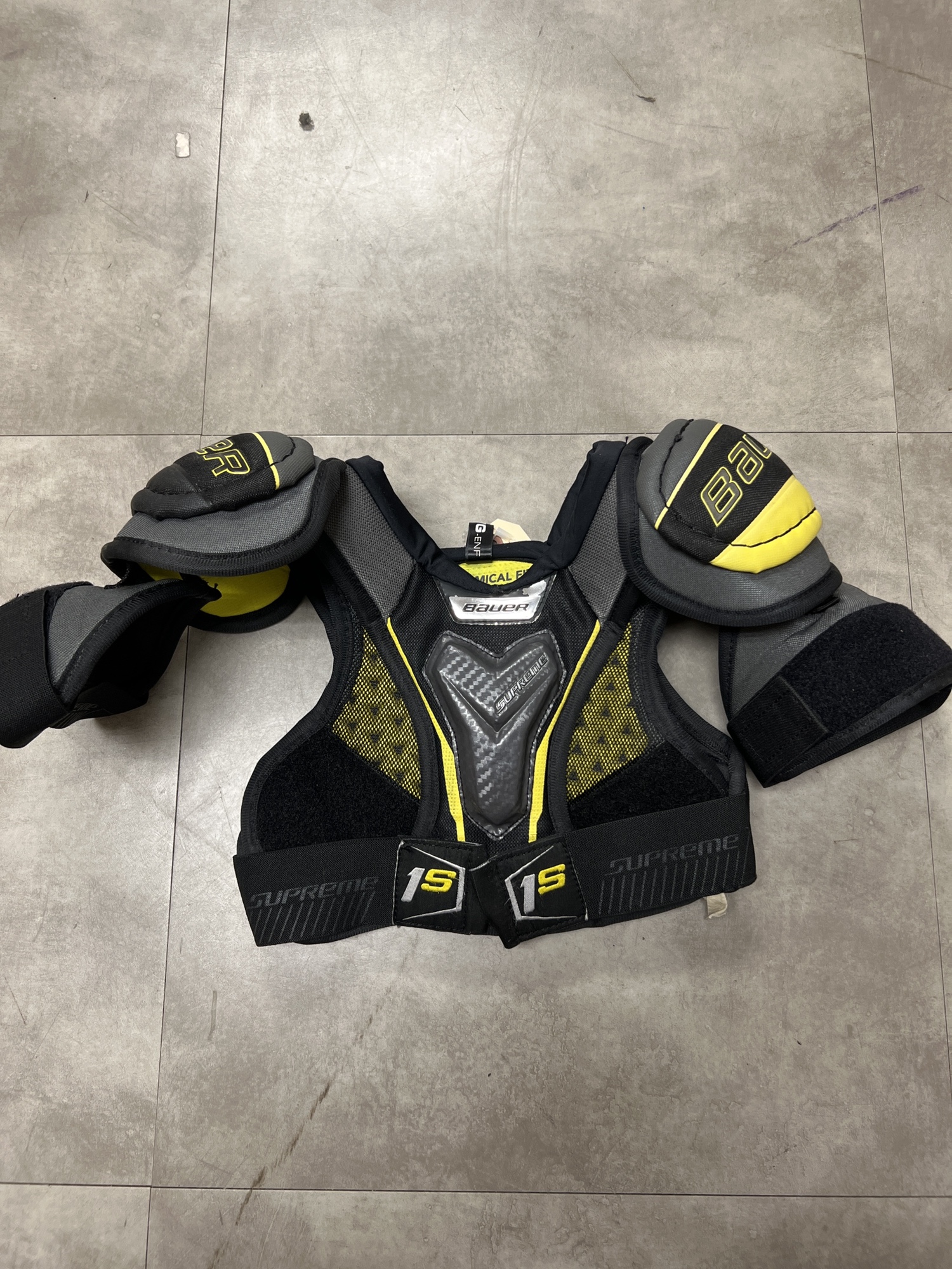 Used Youth Large Bauer Supreme 1S Shoulder Pads SidelineSwap