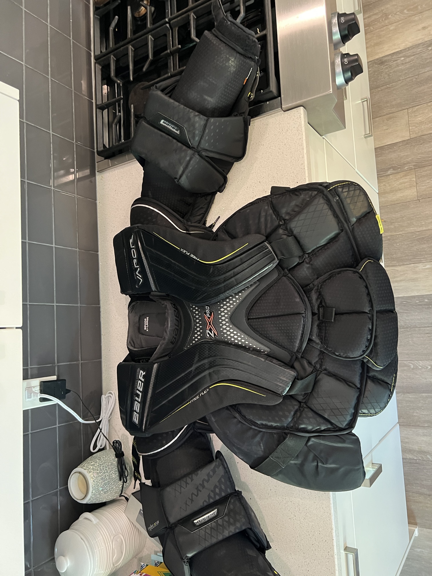 New XL Bauer Vapor 2X Pro Goalie Chest Protector SidelineSwap