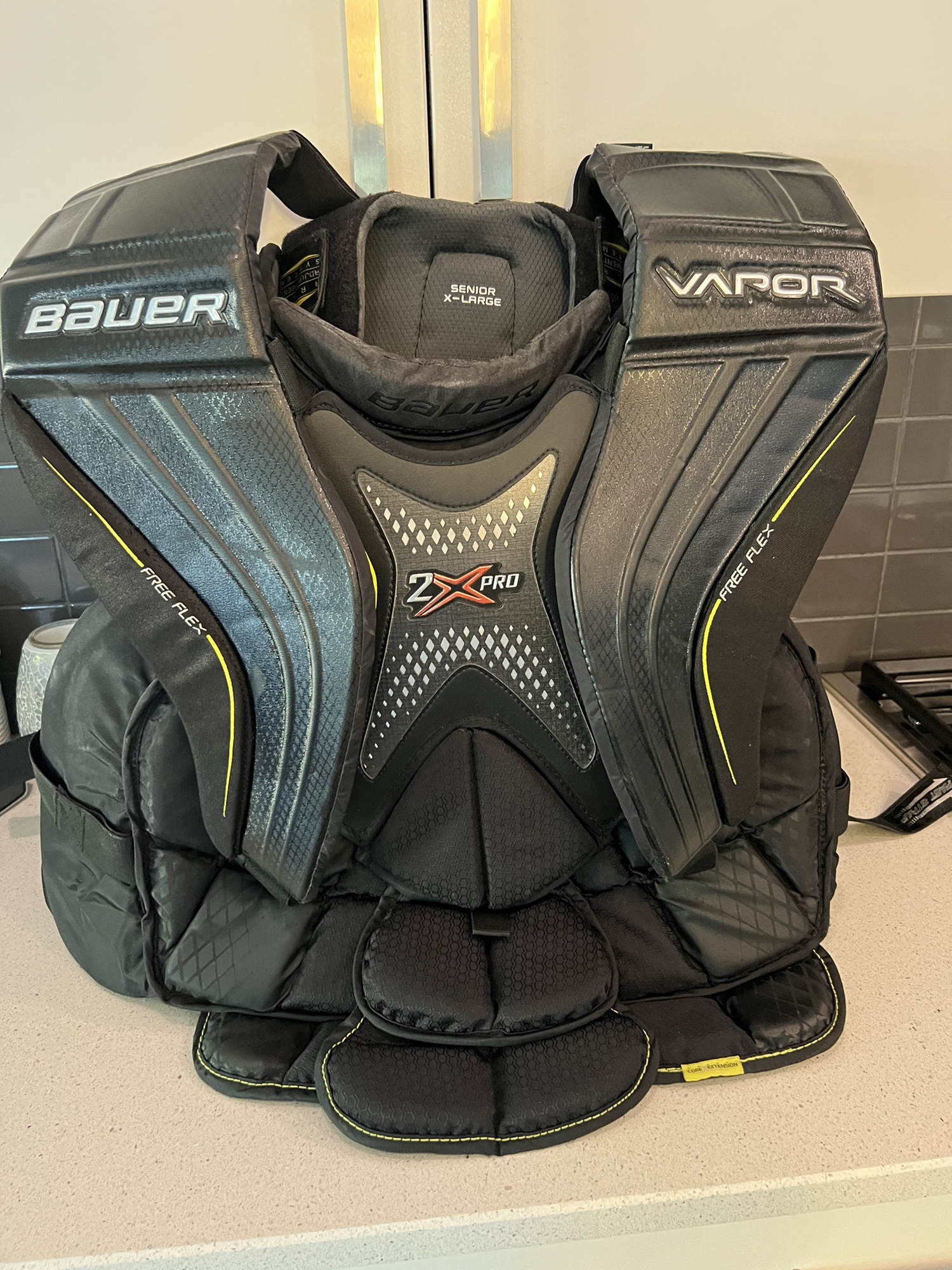 New XL Bauer Vapor 2X Pro Goalie Chest Protector SidelineSwap