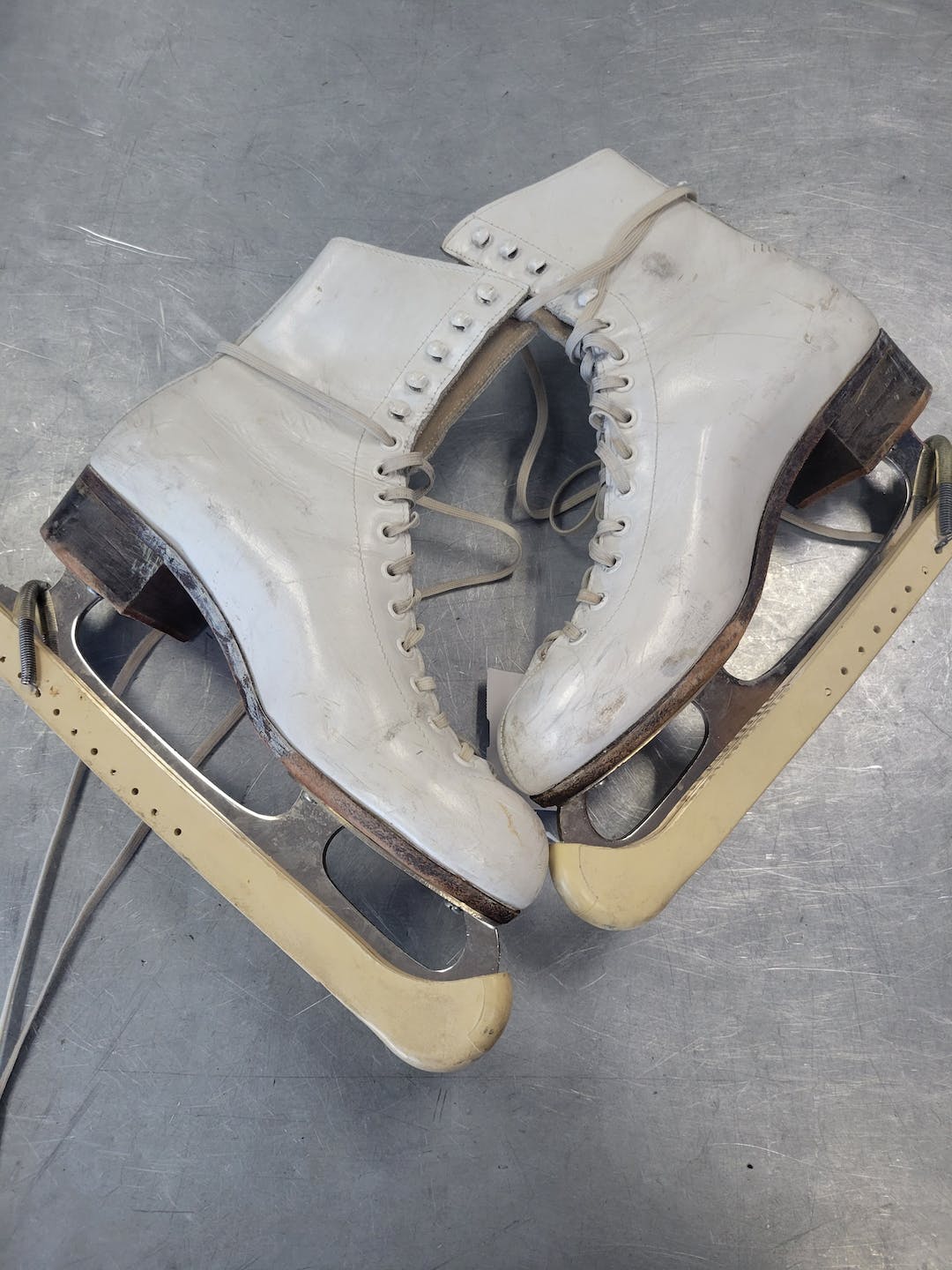 Used Figure Skates Senior 7 Women's Figure Skates SidelineSwap