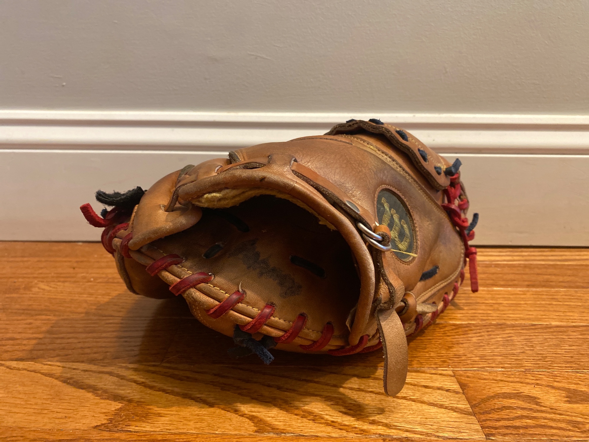 Wilson A2403 (A2000) Catcher’s Mitt 33.5” W/ New Laces SidelineSwap