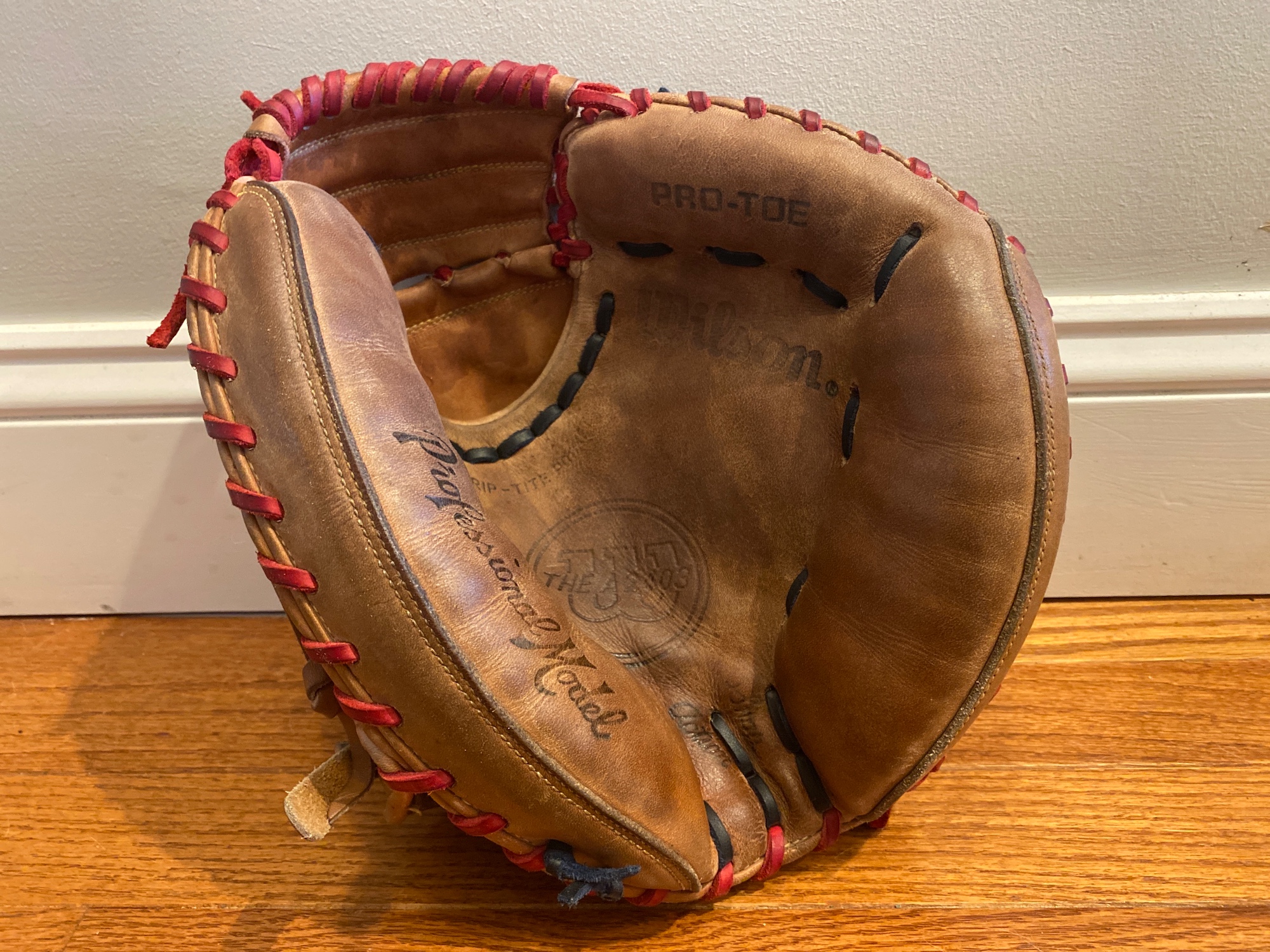 Wilson A2403 (A2000) Catcher’s Mitt 33.5” W/ New Laces SidelineSwap