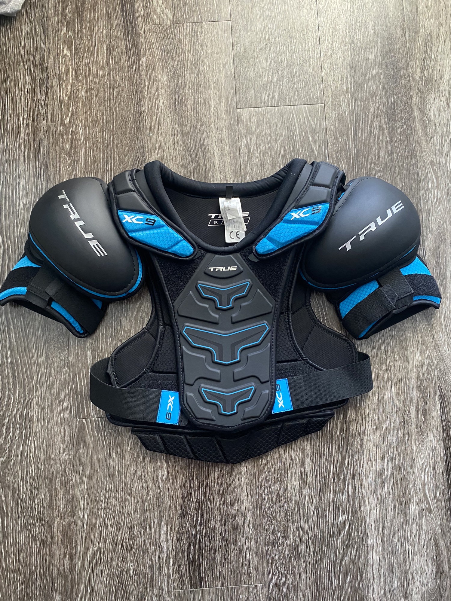 True XC9 Shoulder Pads Senior Medium SidelineSwap