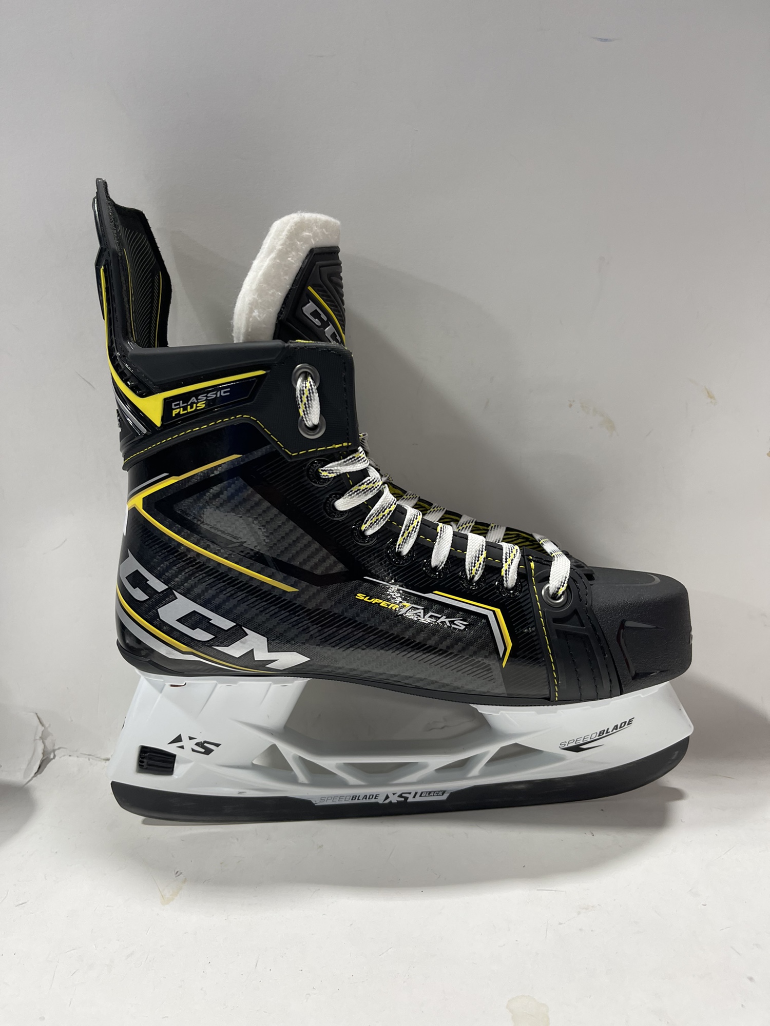 Used Sr 8D CCM Tacks Classic Plus Hockey Skate SidelineSwap