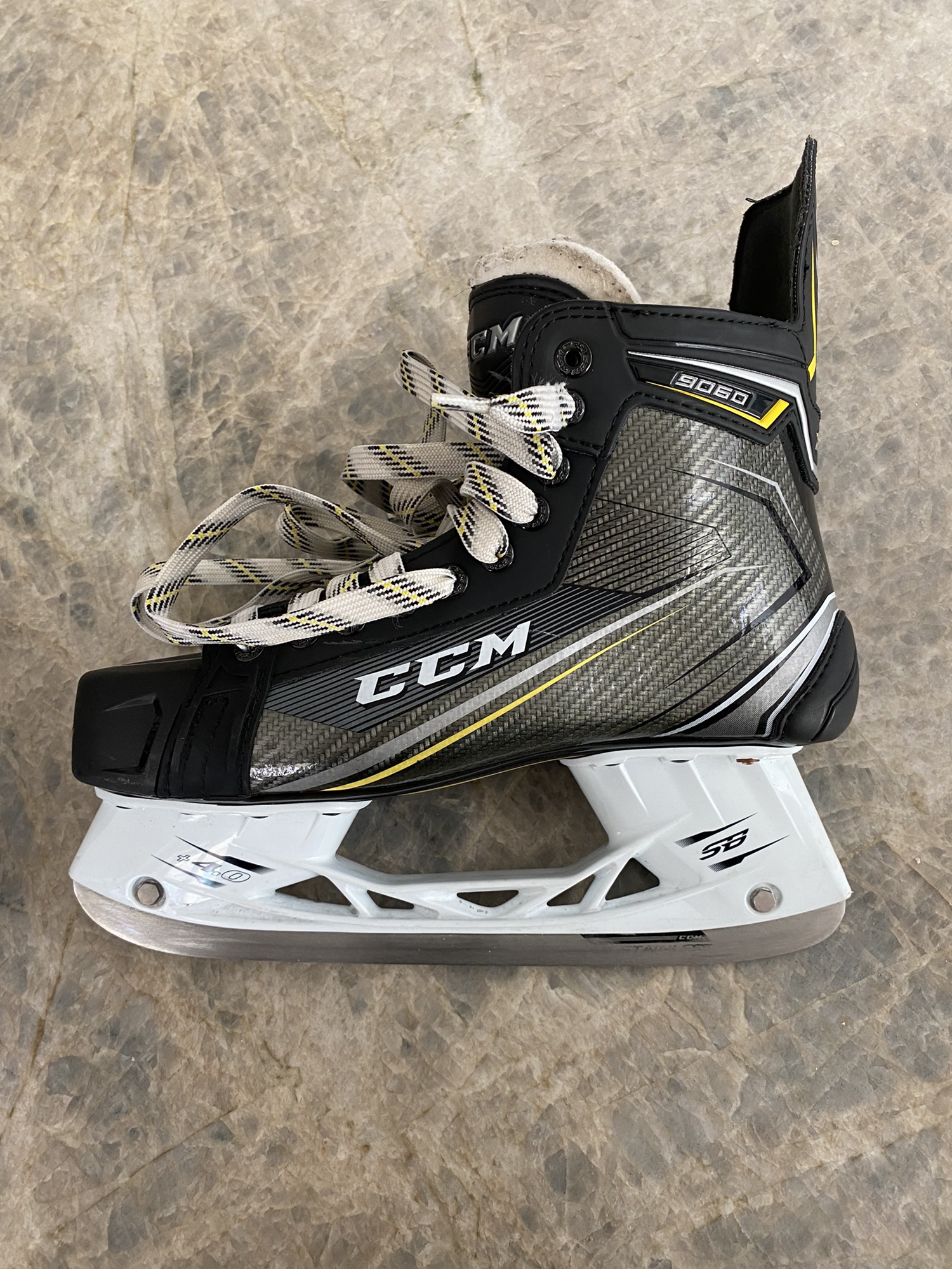 Used CCM Extra Wide Width Size 8.5 Tacks 9060 Hockey Skates SidelineSwap