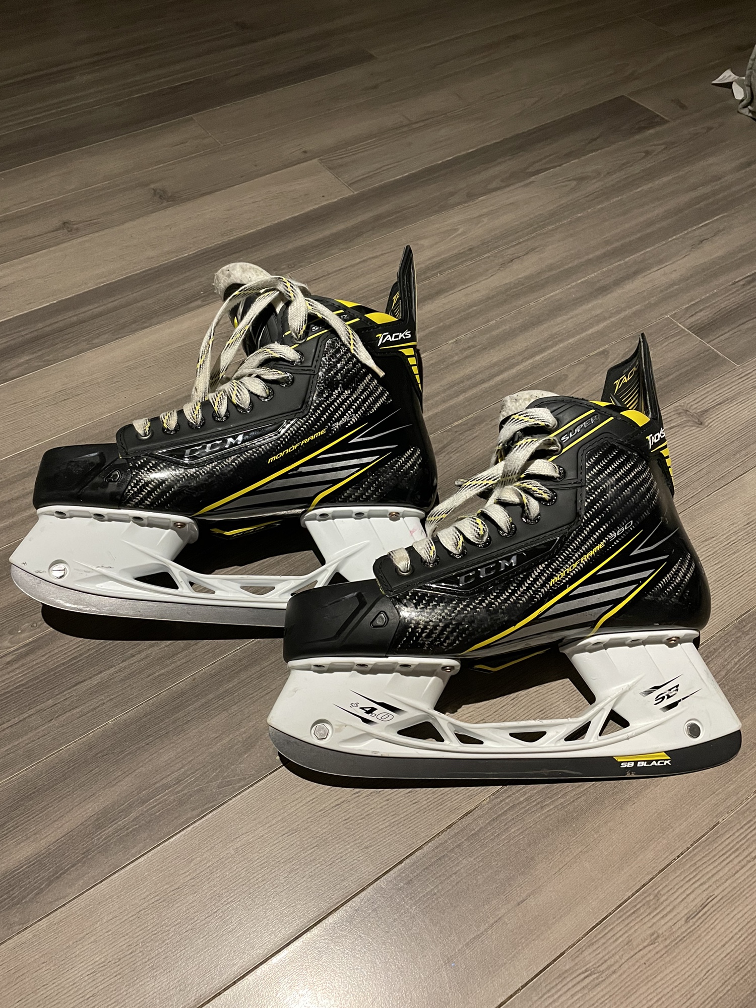CCM Extra Wide Width Pro Stock Size 9 Super Tacks Hockey Skates
