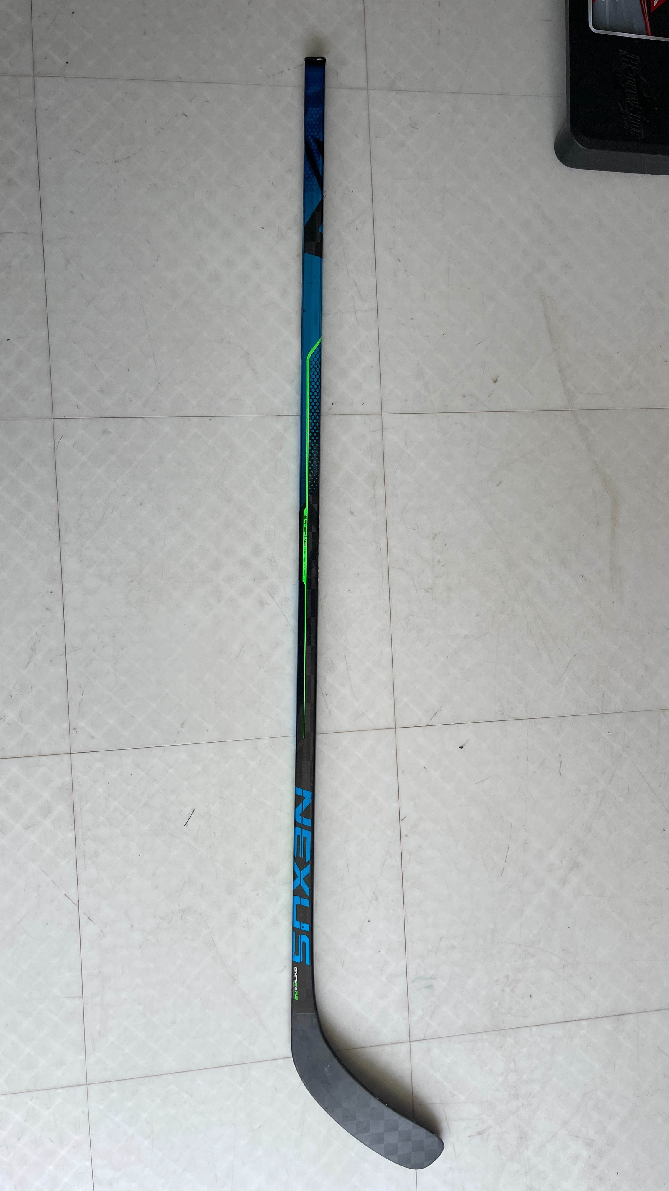 LIKE NEW! Right Handed Bauer Nexus Geo Hockey Stick P88, 55 Flex