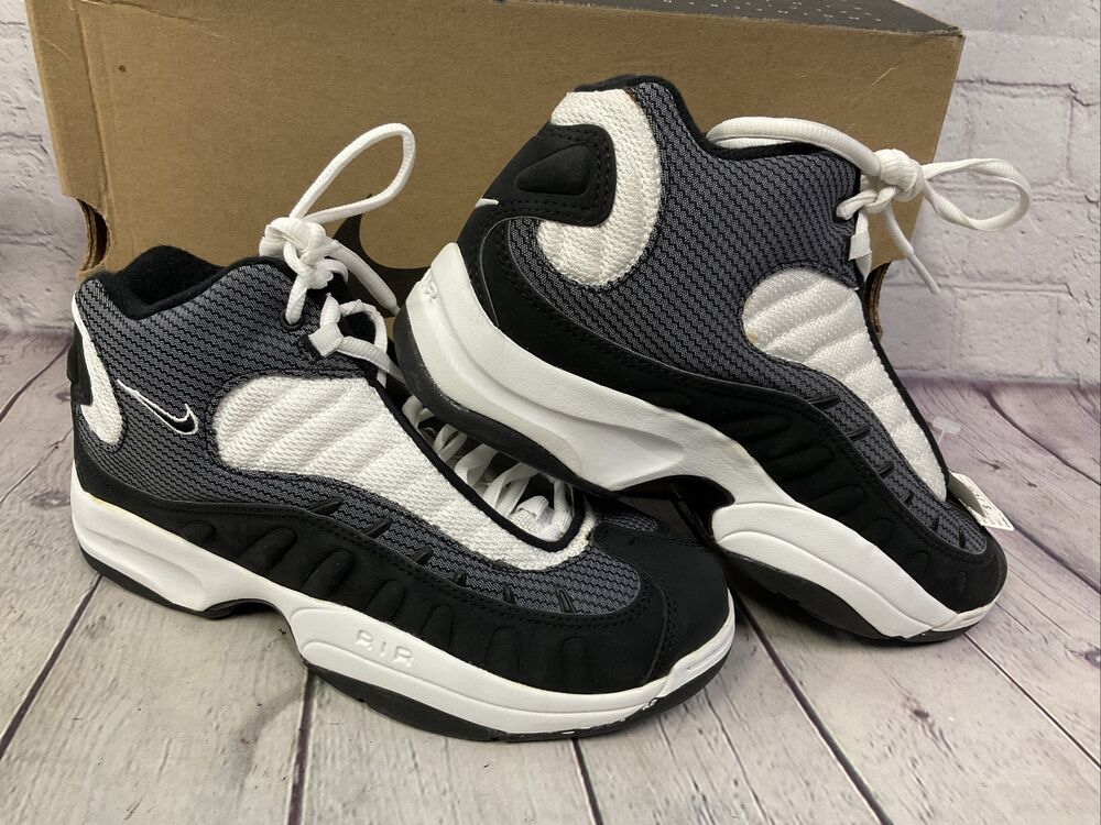 Nike Air Pound IT Womens Athletic Shoes Size 7 Black White New Other With Box SidelineSwap