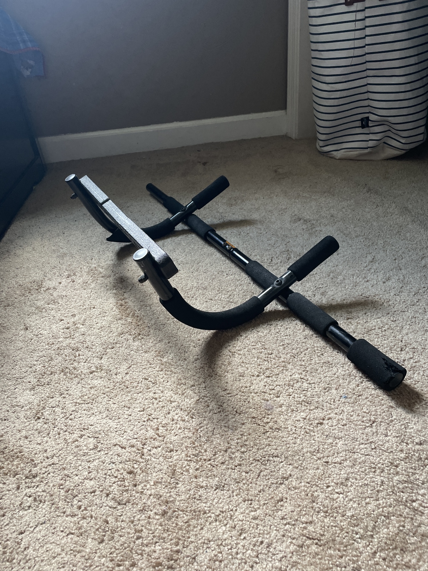 Used Everlast PullUp Bar SidelineSwap