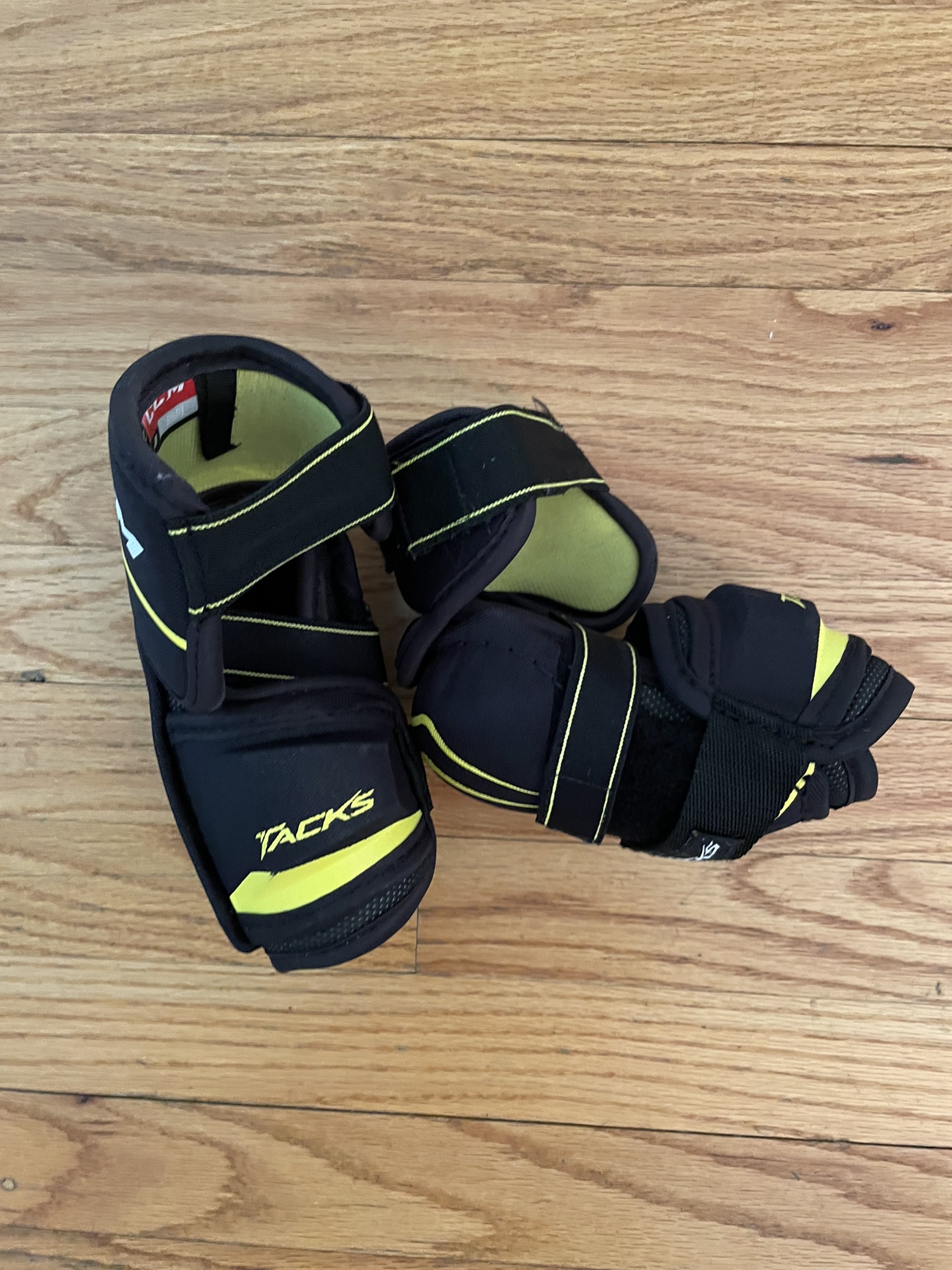 Used Small CCM Tacks 9040 Elbow Pads SidelineSwap