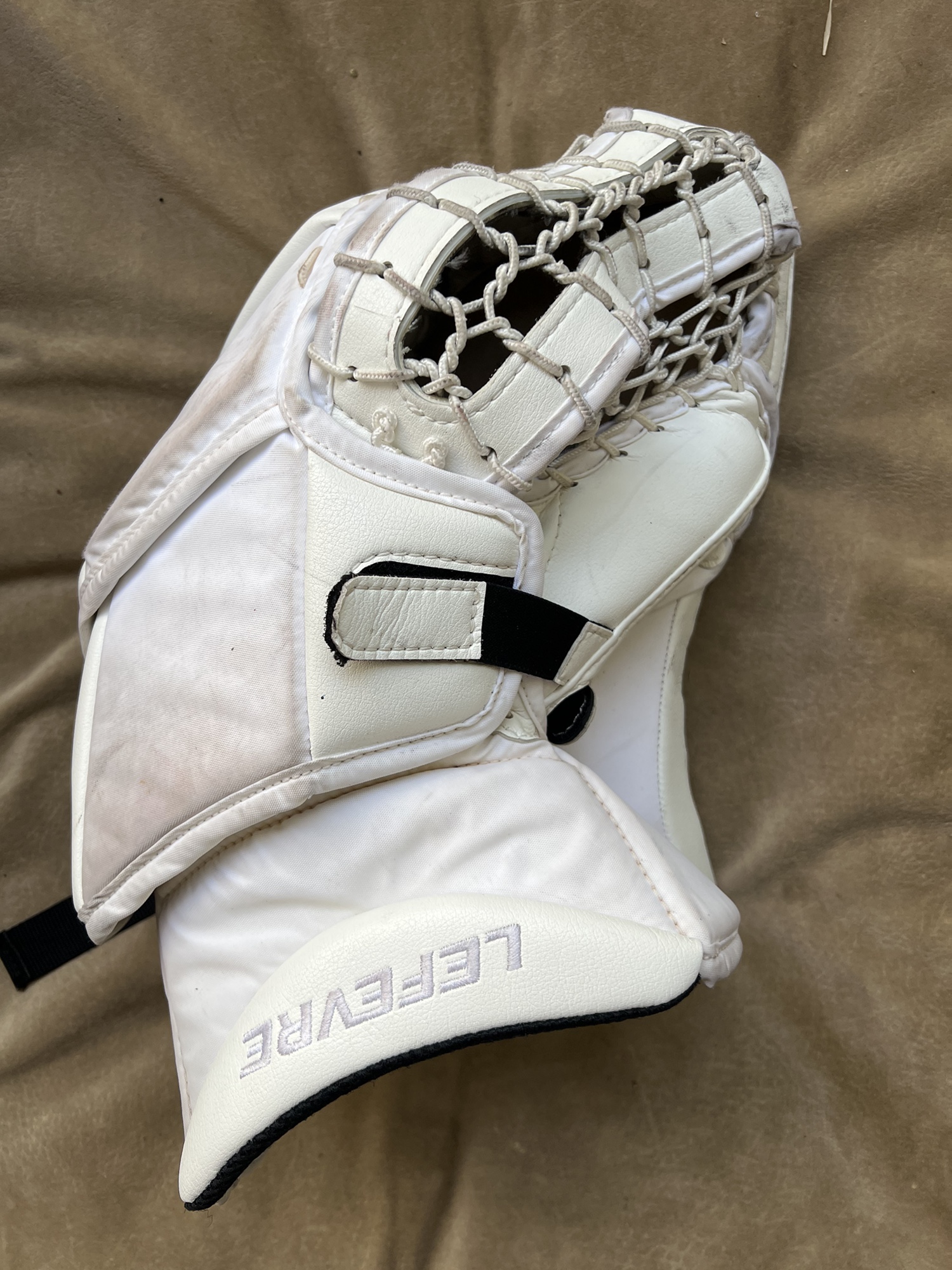 Lefevre /True 12.1 White 600 Pads Glove And Blocker Return SidelineSwap