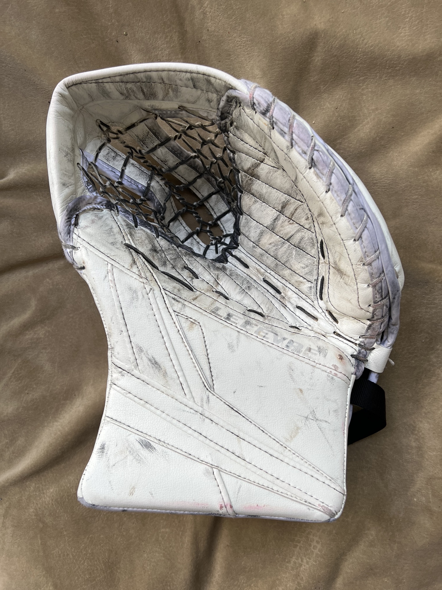 Lefevre /True 12.1 White 600 Pads Glove And Blocker Return SidelineSwap